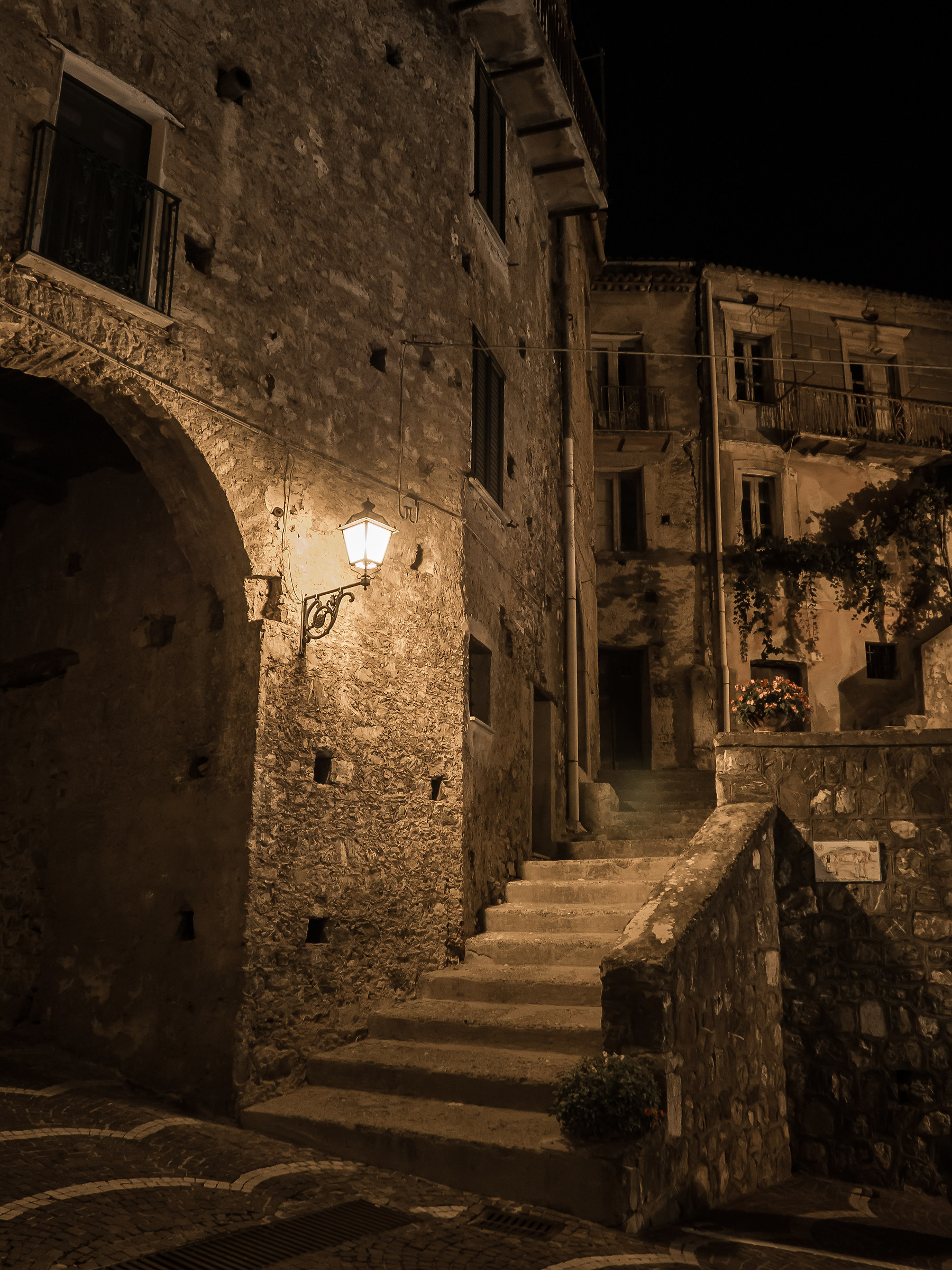 Nei vicoli di Vibonati