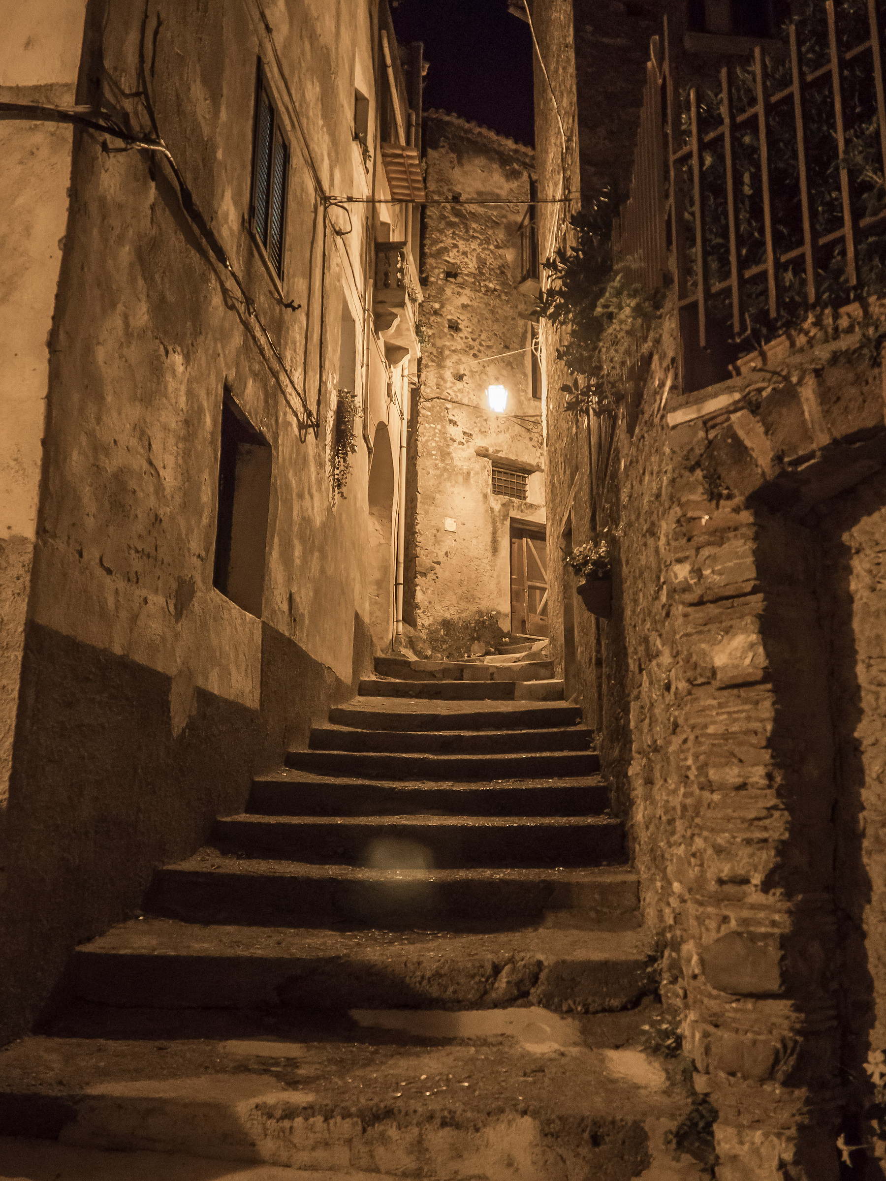 Nei vicoli di Vibonati