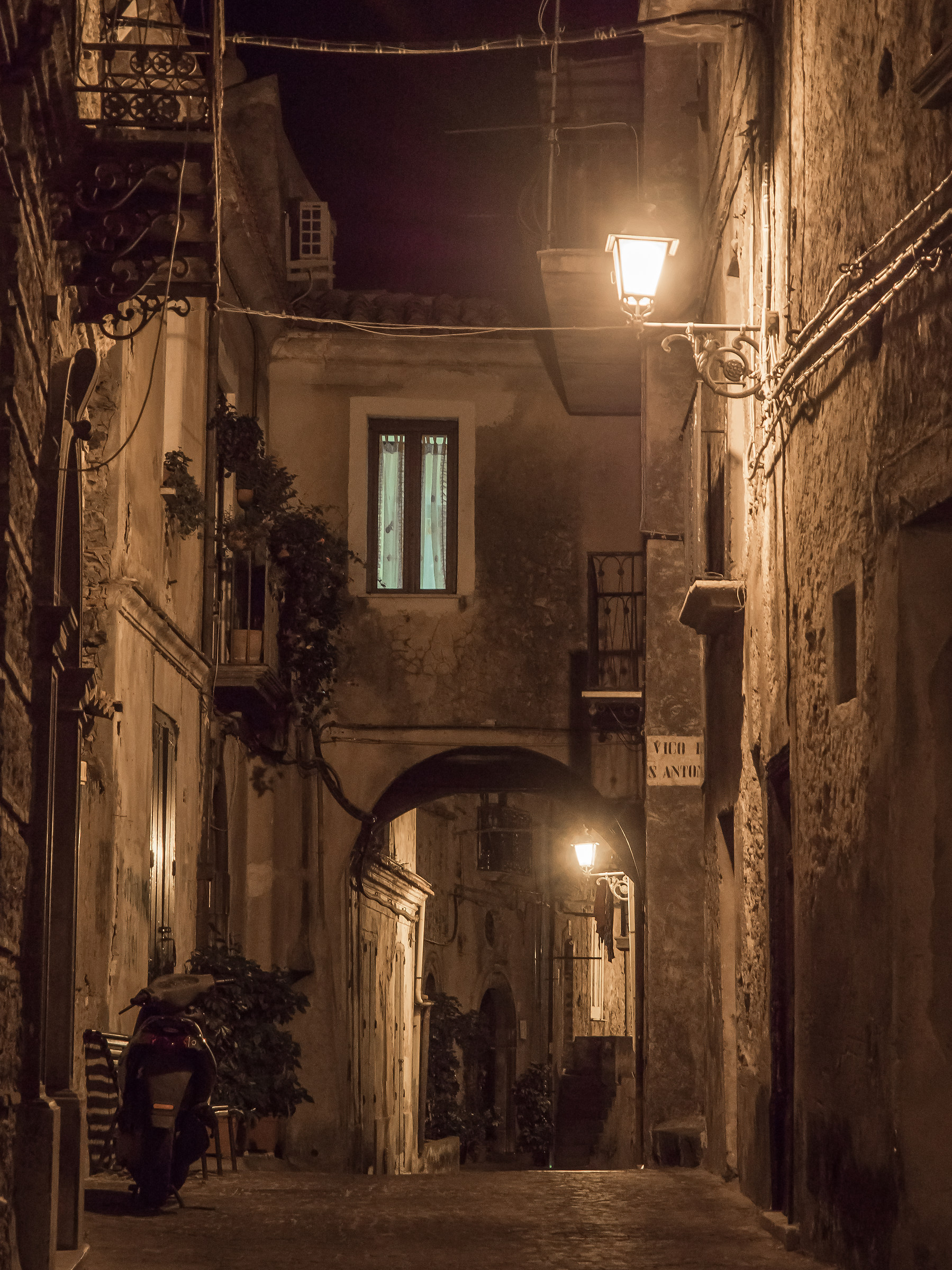 Nei vicoli di Vibonati