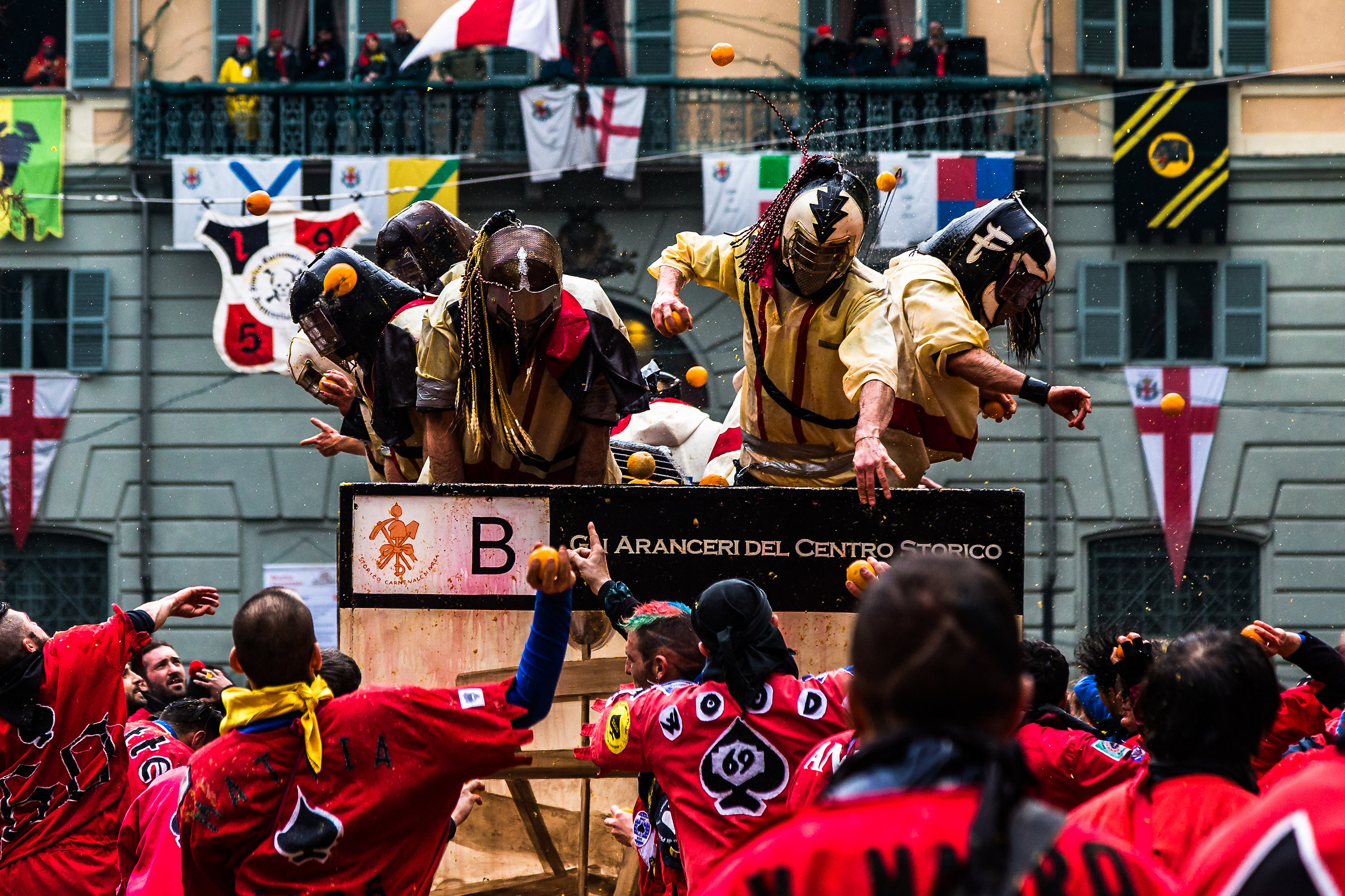 Tiro in piazza centrale, Ivrea