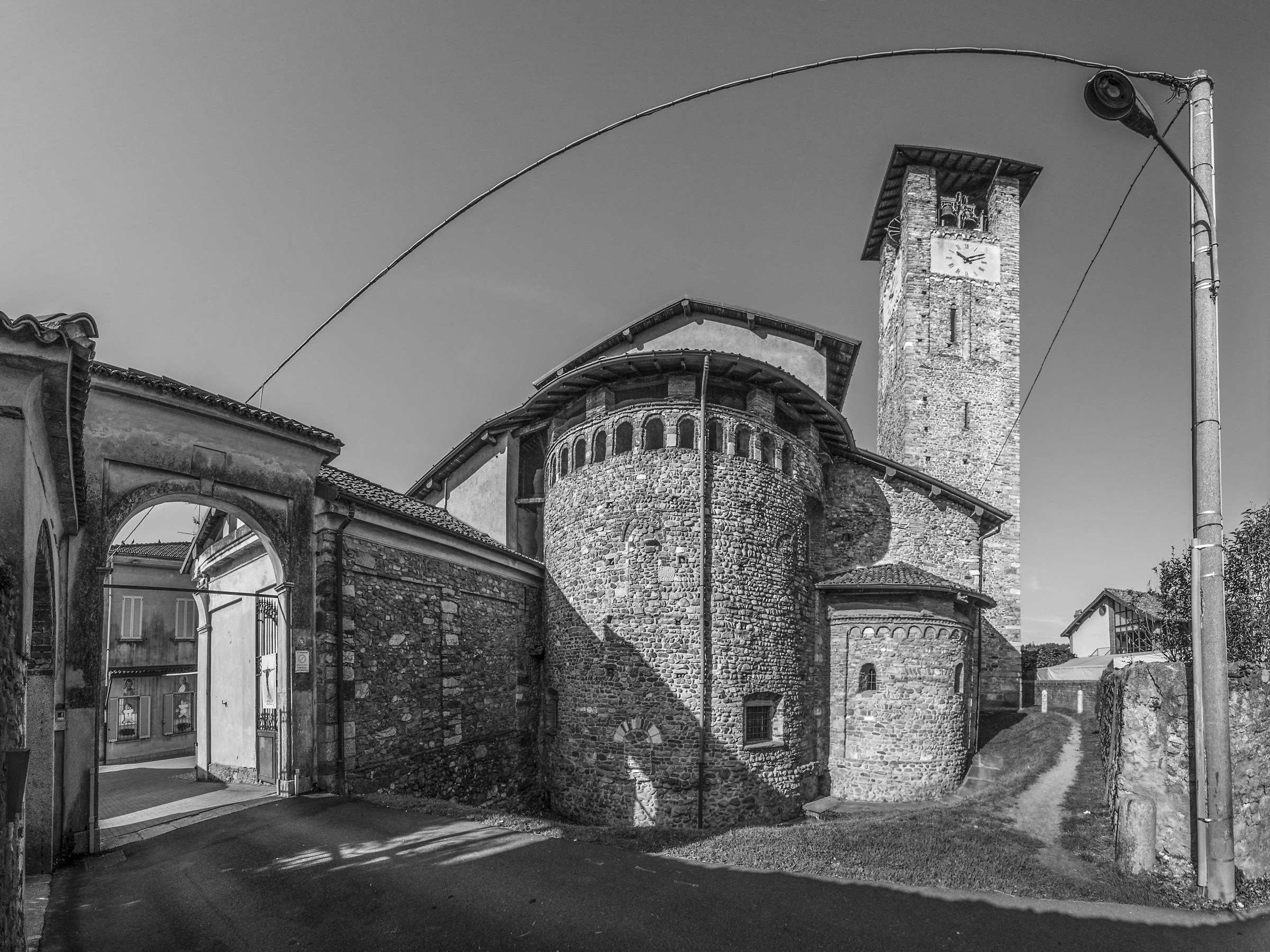 Sesto Calende - Chiesa di S. Donato -Absidi e campanile