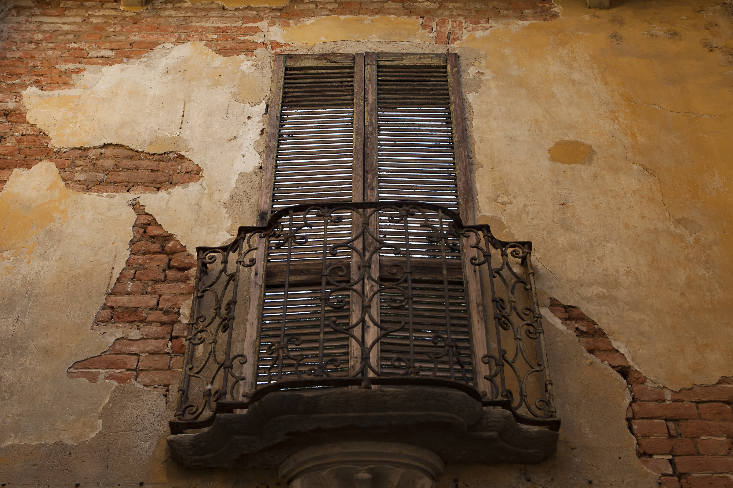 balcony with view (rear)