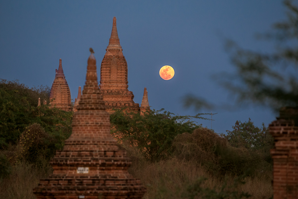Tramonto a Bagan