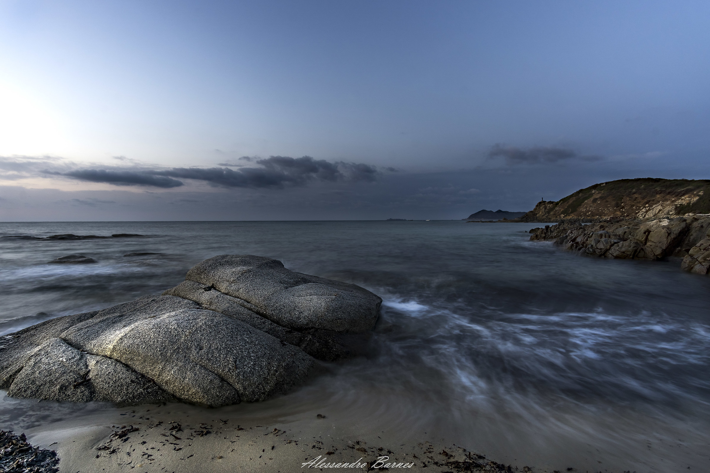 Alba su ''lo scoglio di Peppino''