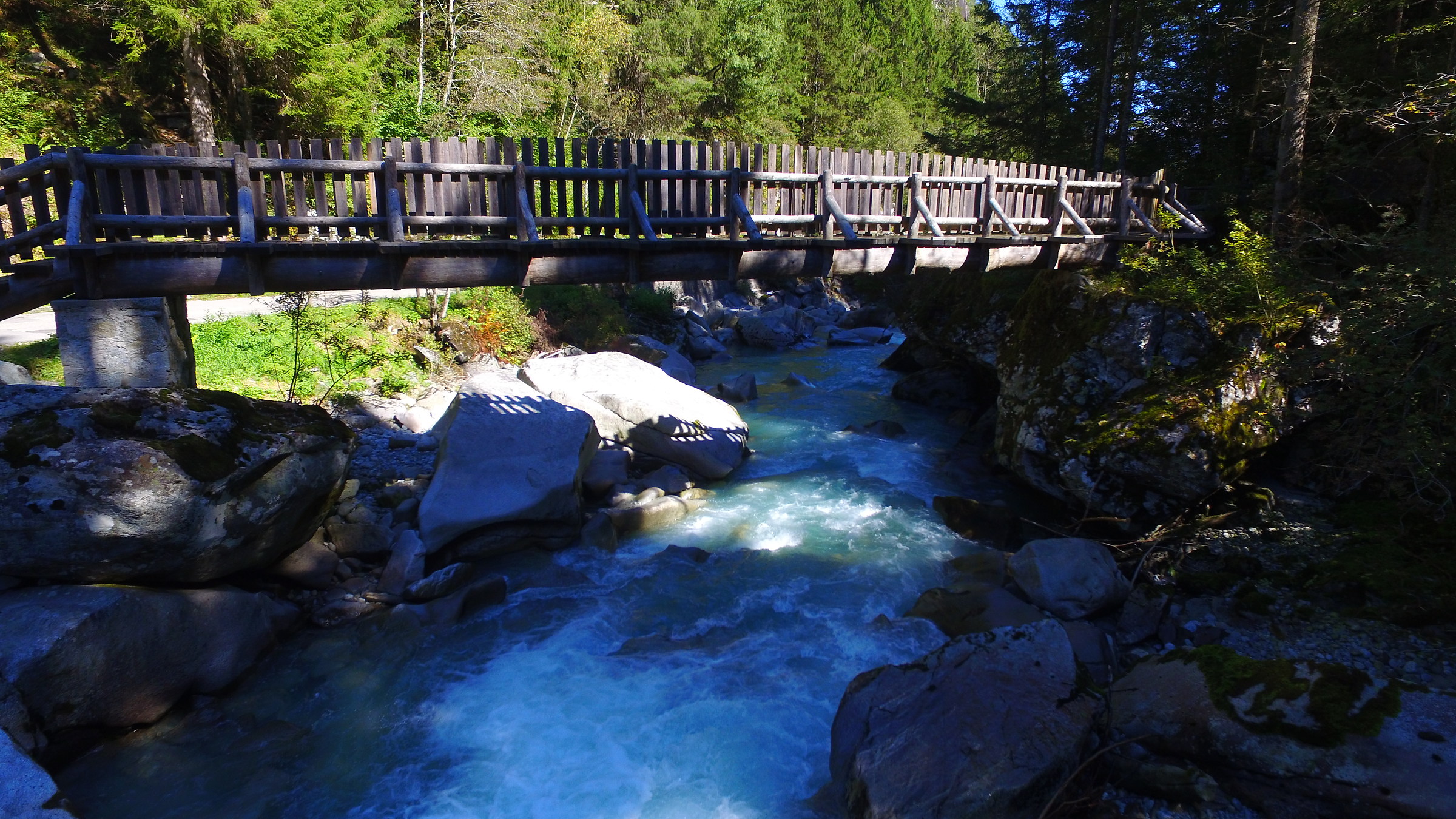 val genova - trentino il fiume sarca catturato dal dron