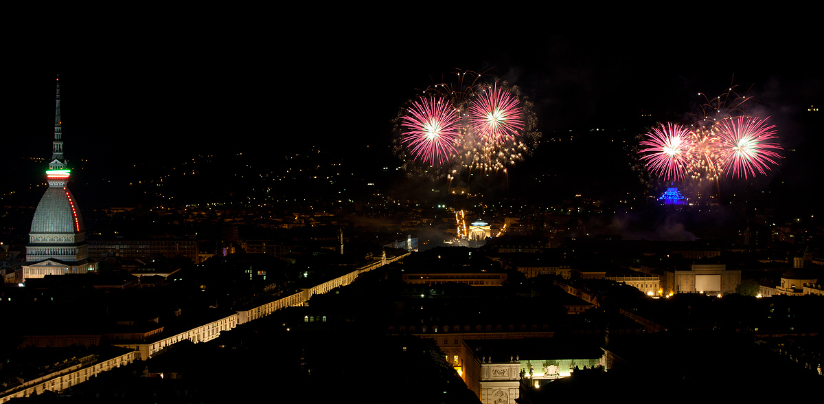 Fuochi di San Giovanni 2011 dalla Torre Littoria