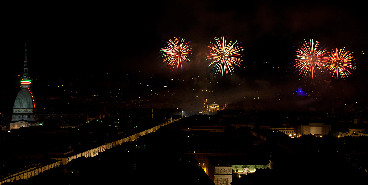 Fuochi di San Giovanni 2011 dalla Torre Littoria