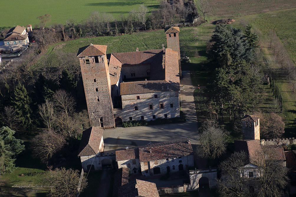 La terra vista dall'alto  Castello di Anguissola
