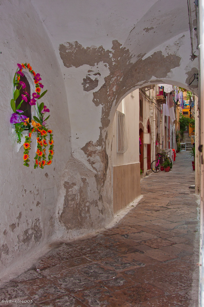 Gaeta vicoli  colori e santi da pregare