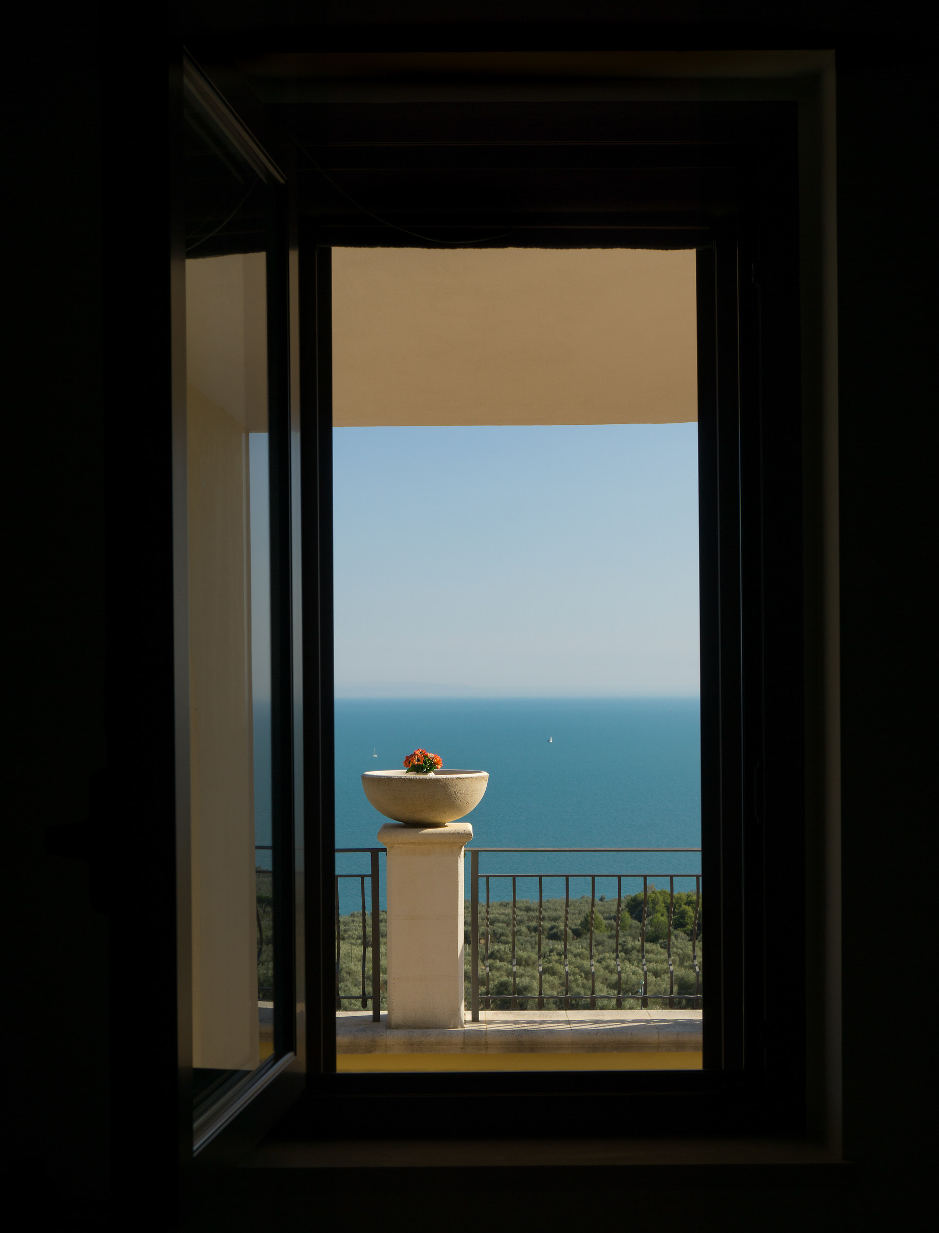 There is no sea that does not fit the window