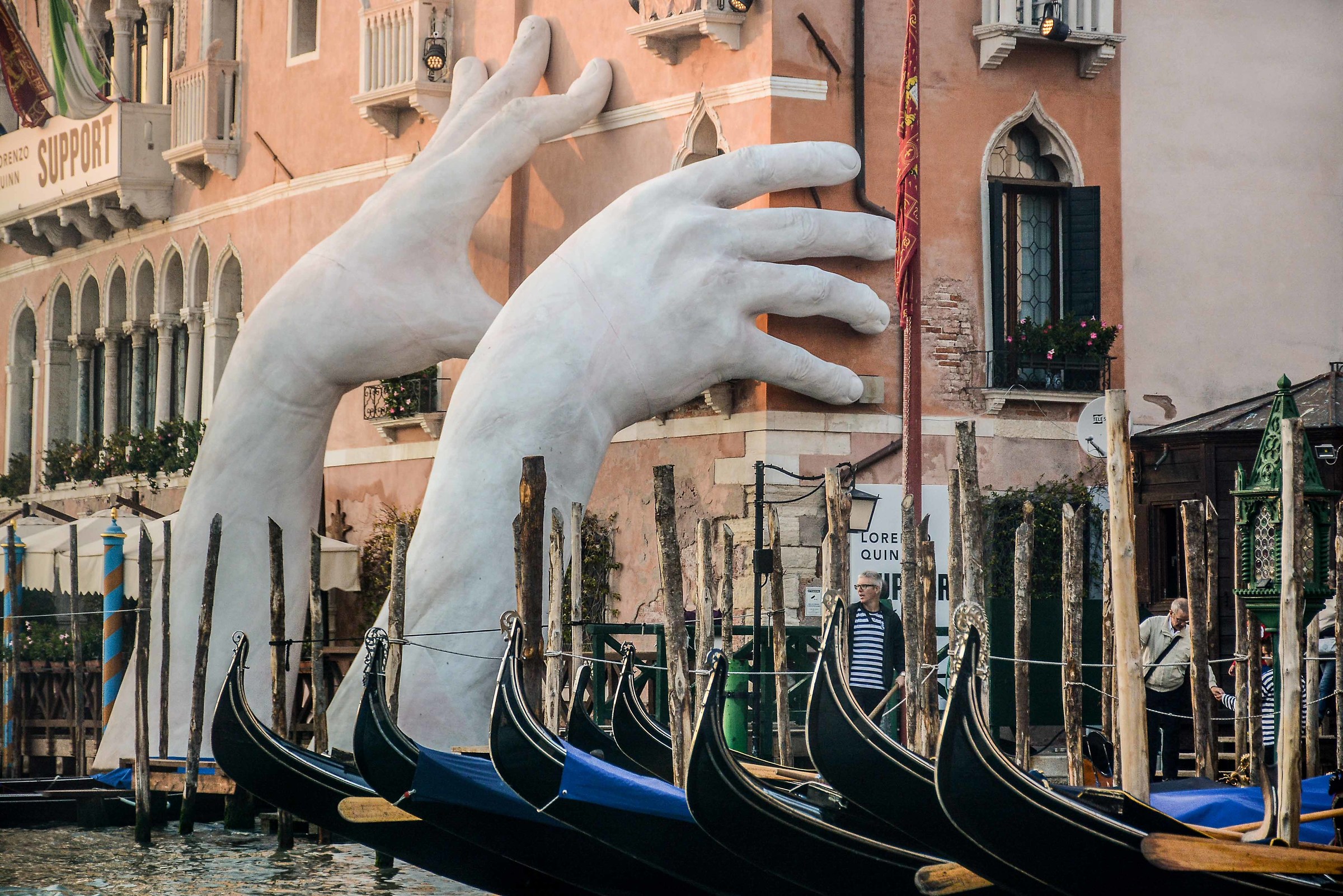 Le mani sulla città