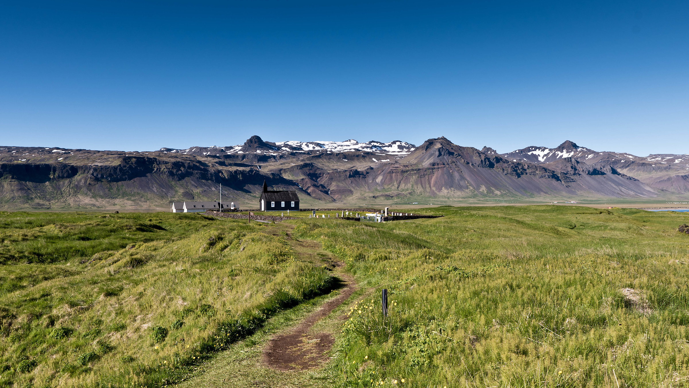 Budir, la piccola chiesa nera.