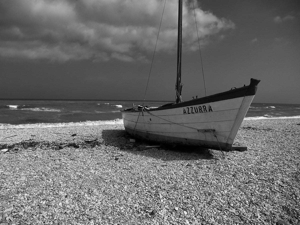 ....Azzurra in bn....