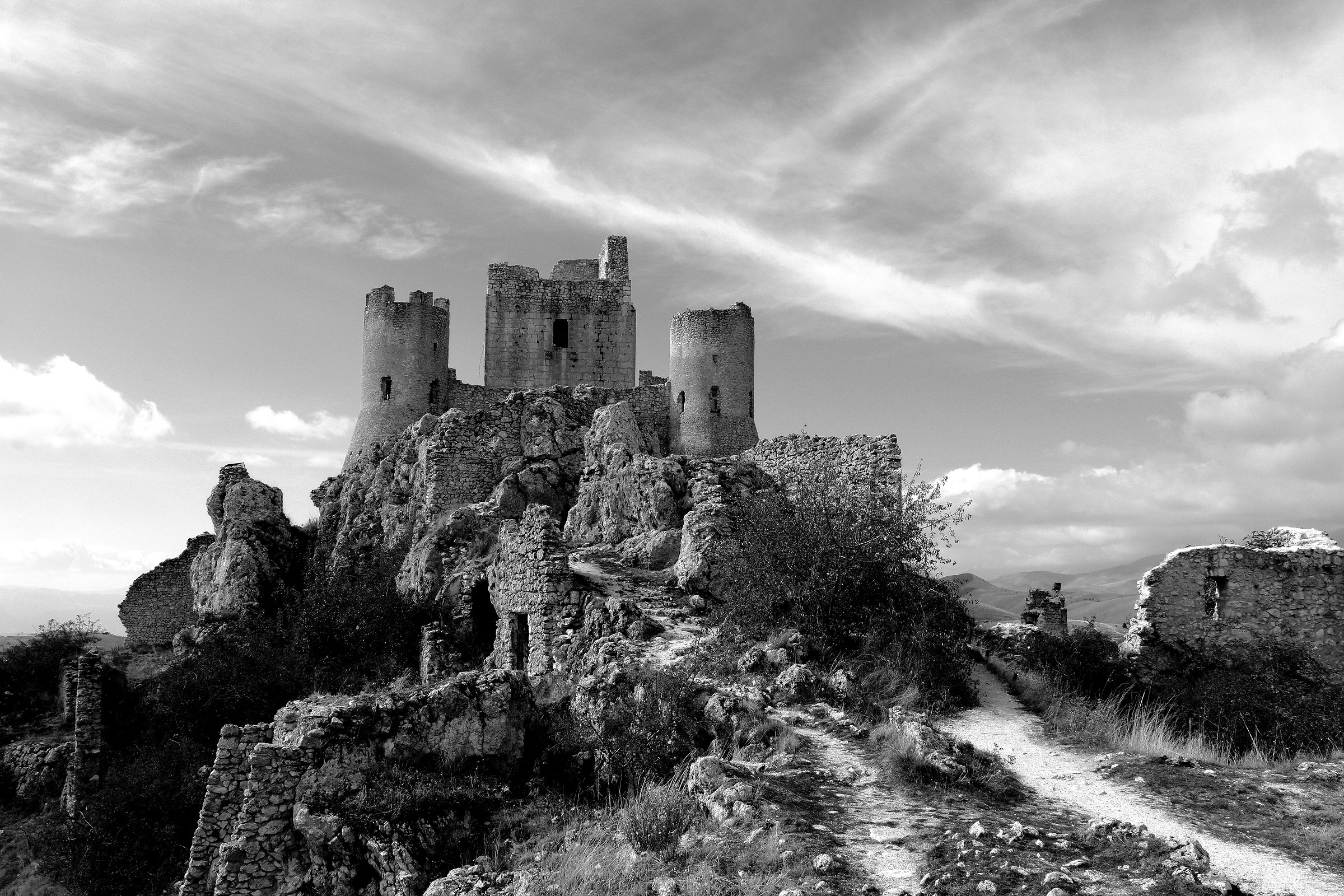 rock rocks calascio 2