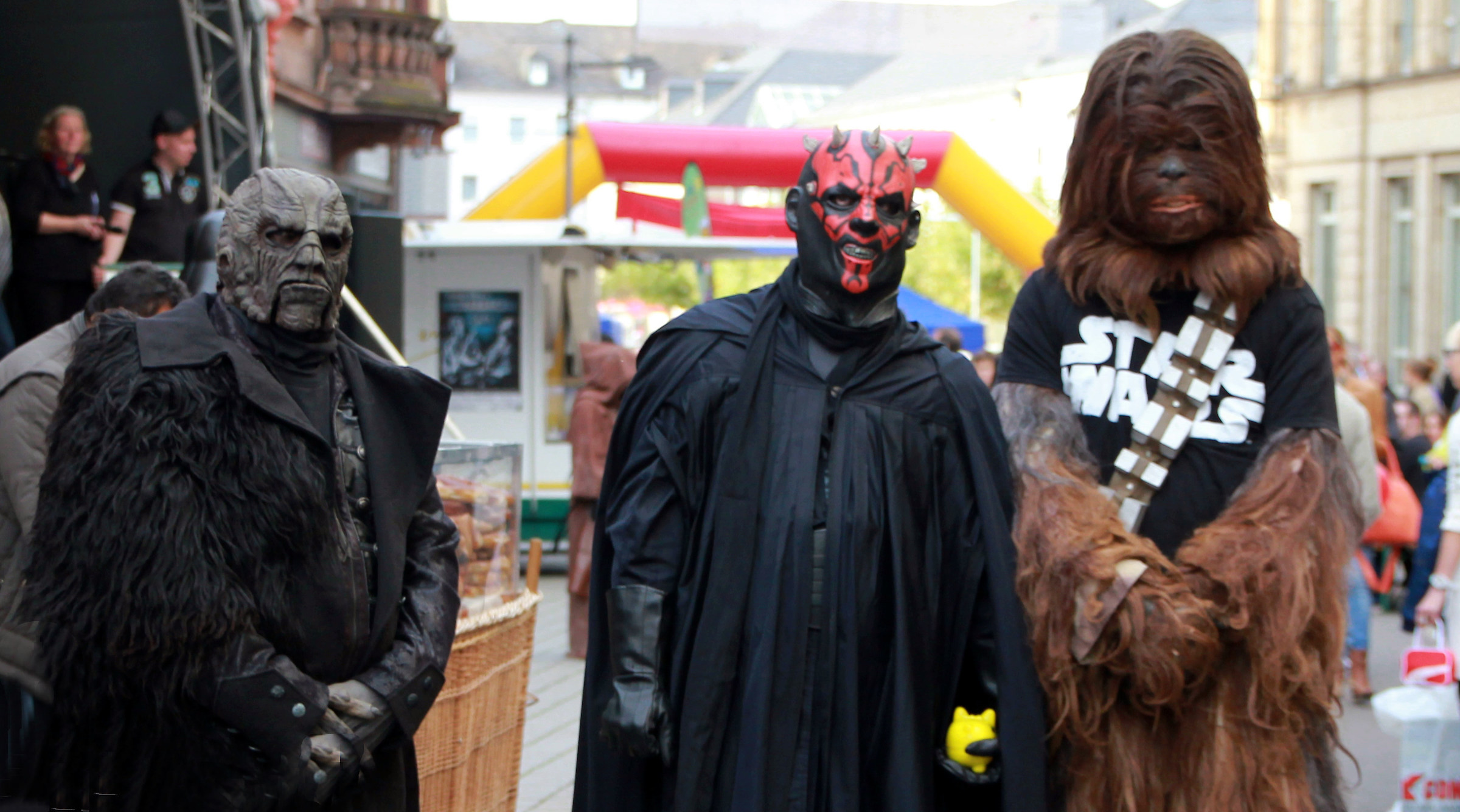 occasionally I happen to meet people a bit strange ..