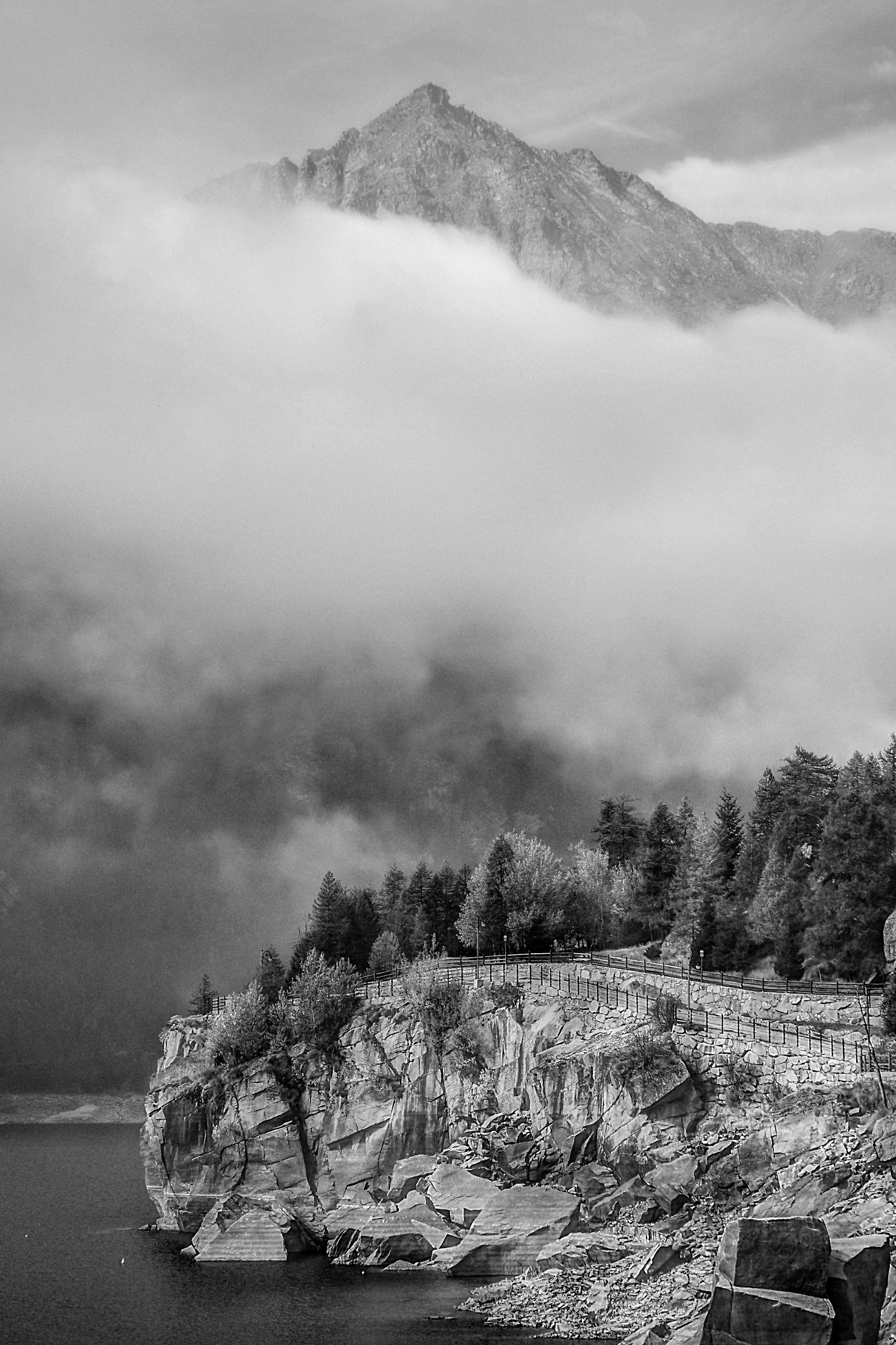 The lake and the clouds