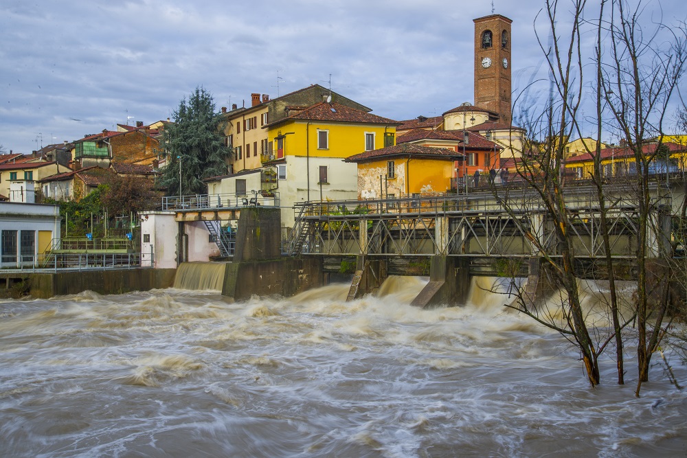 il fiume lambro in piena