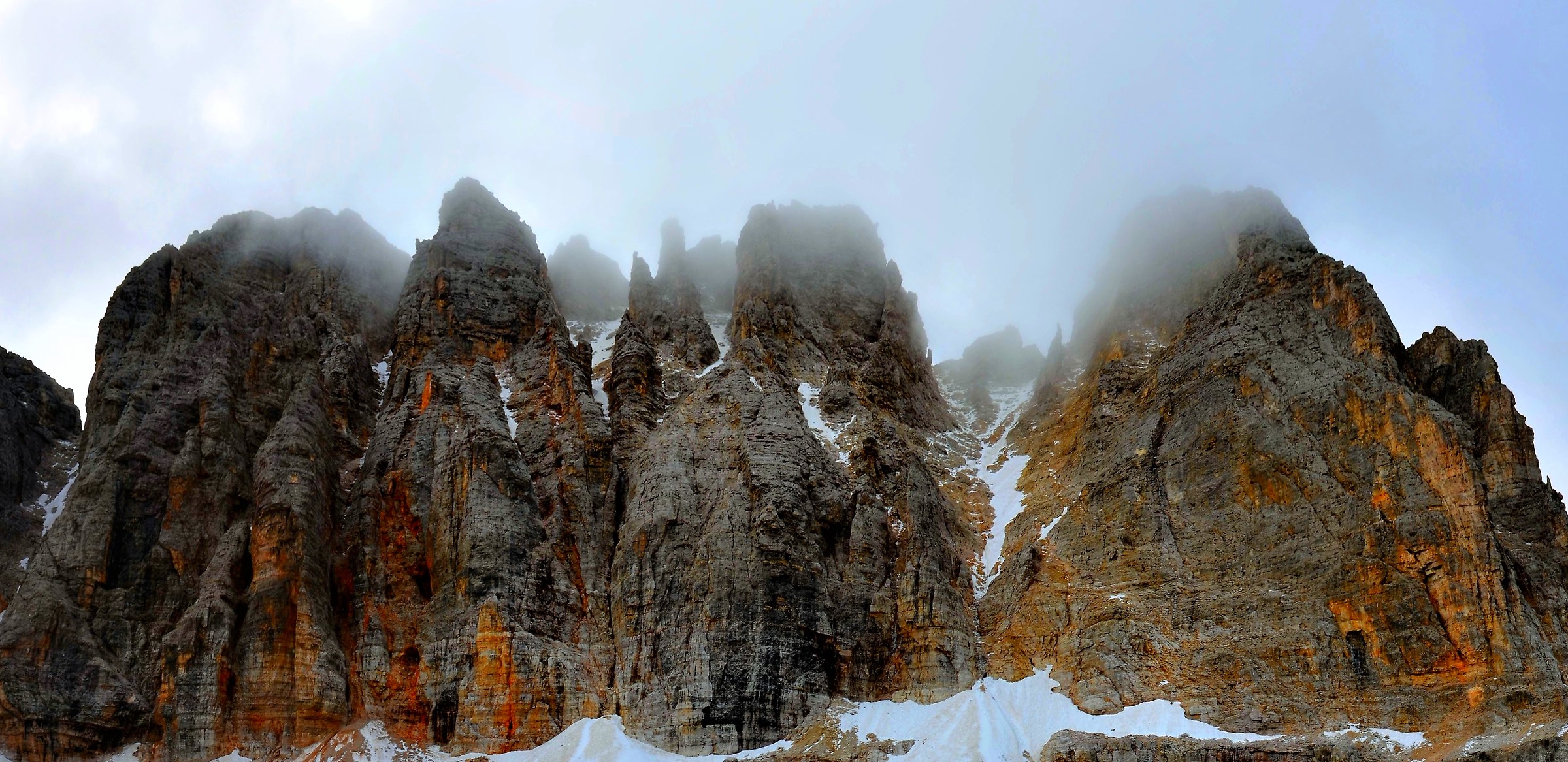 Torri in solenne posa come soldati