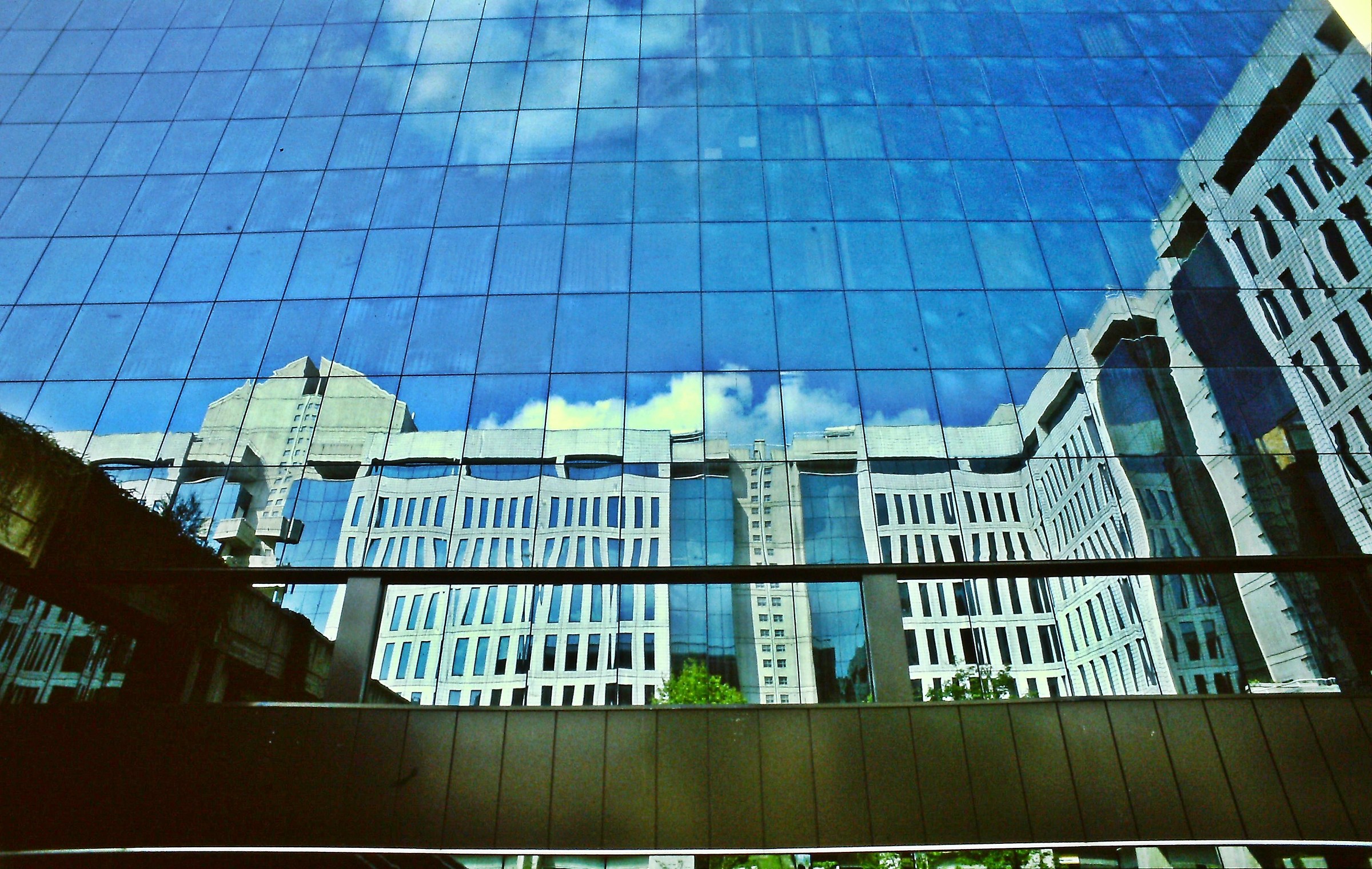 467 - appare il moderno - MI Segrate