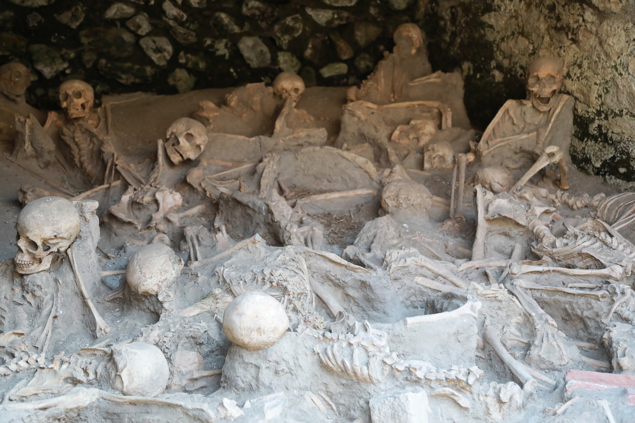 Herculaneum Ancient beach excavations, skeletons of fugitive...