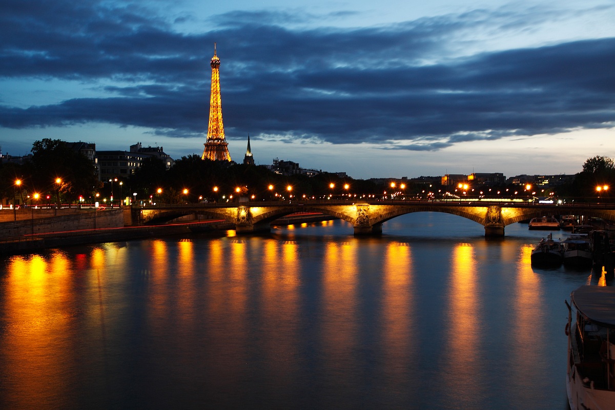 Parigi - La Tour Eiffel vista dalla Senna