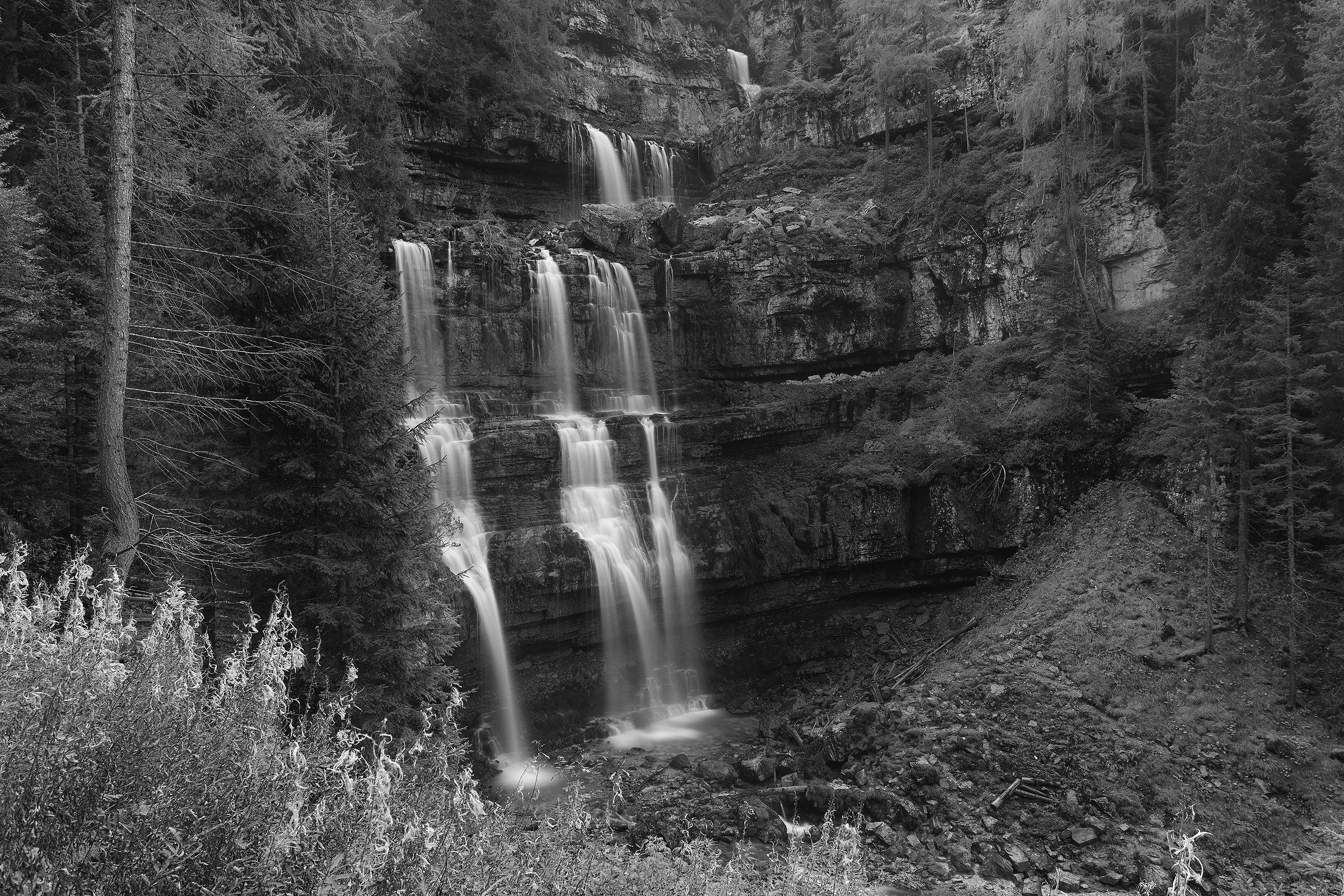 Waterfalls in the middle - Vallesinella