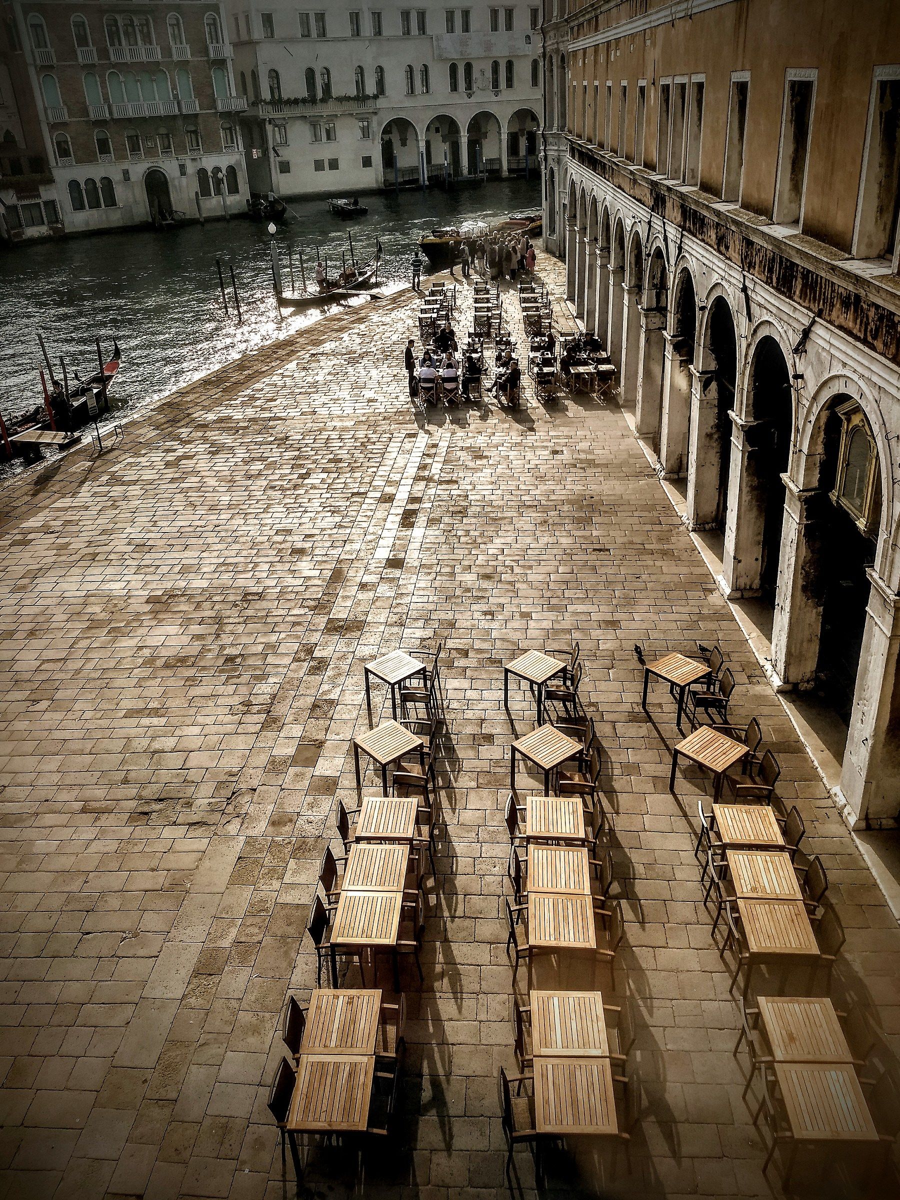 Venetian Convergences