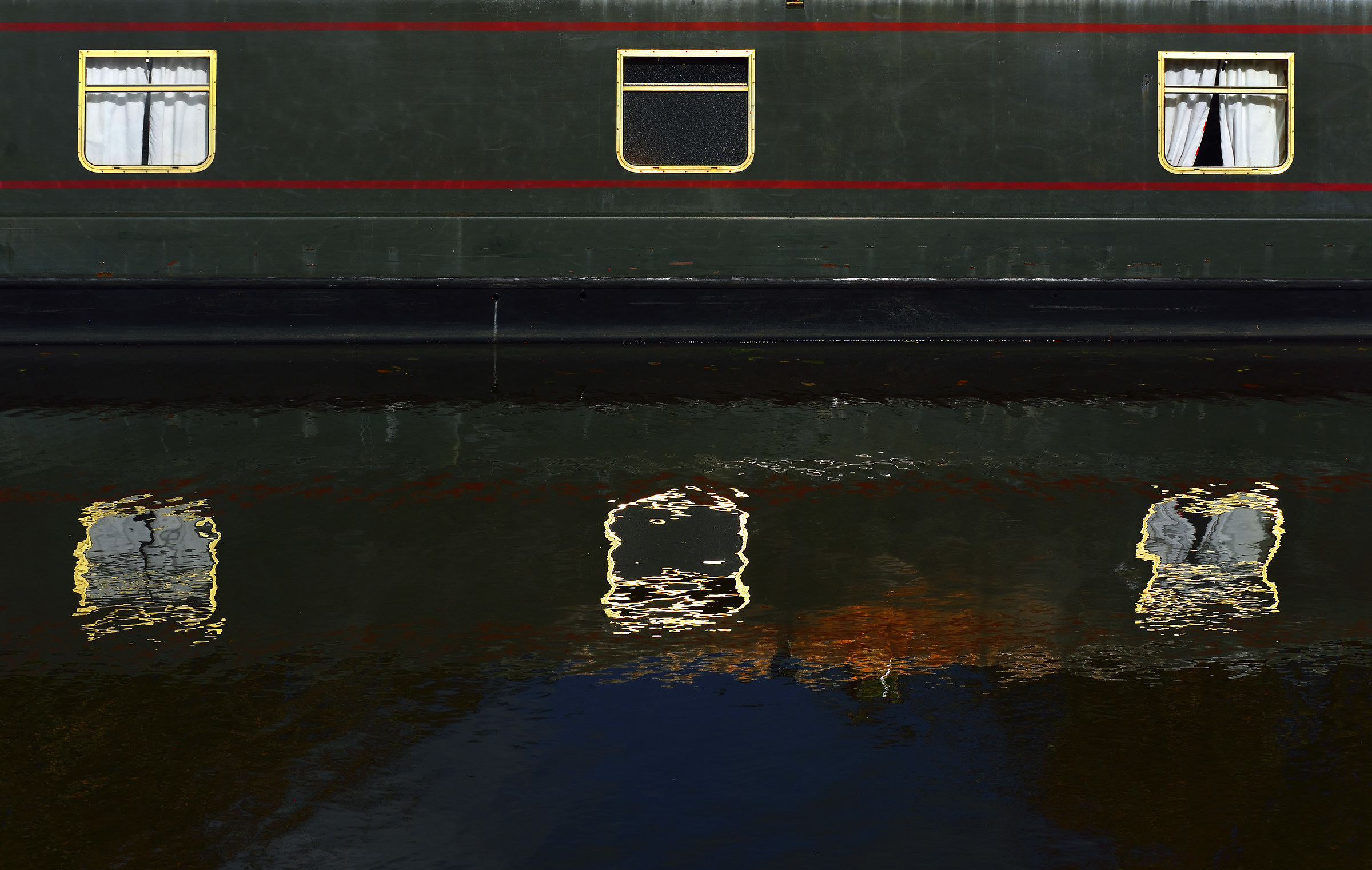 Houseboat Windows Reflection
