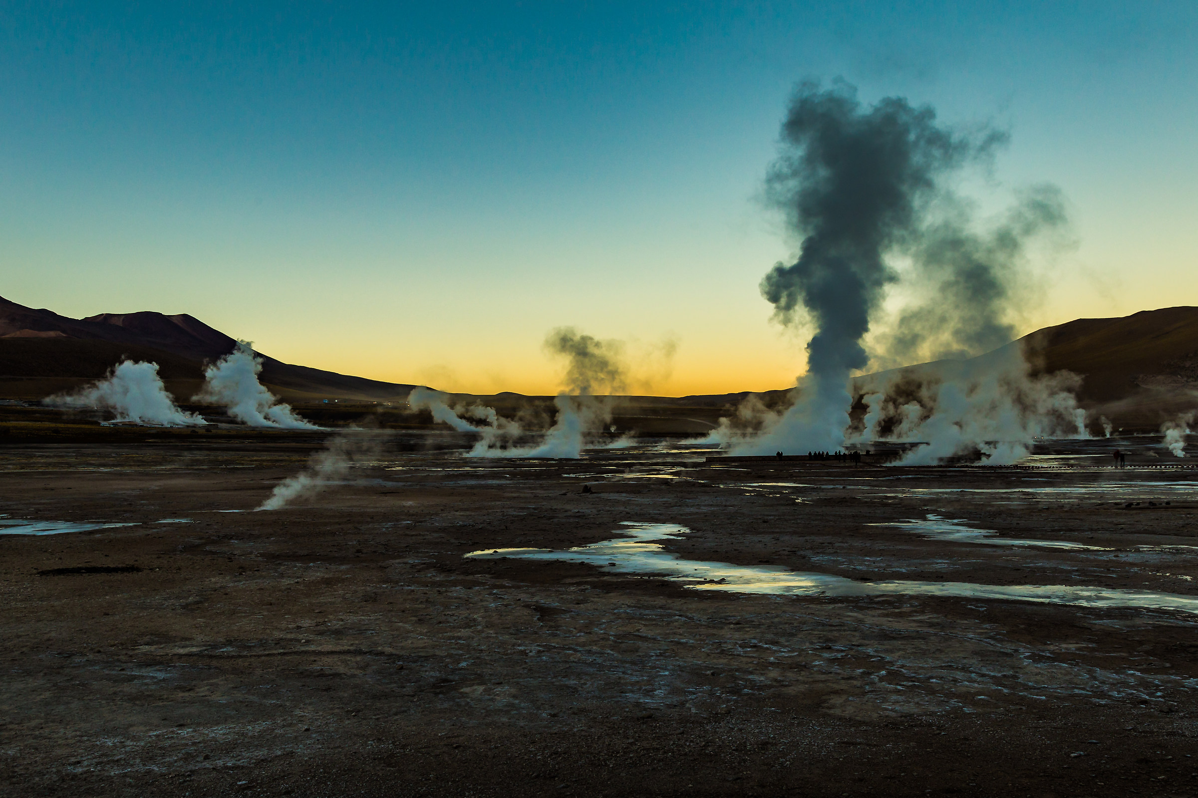 Geyser cileni all'alba