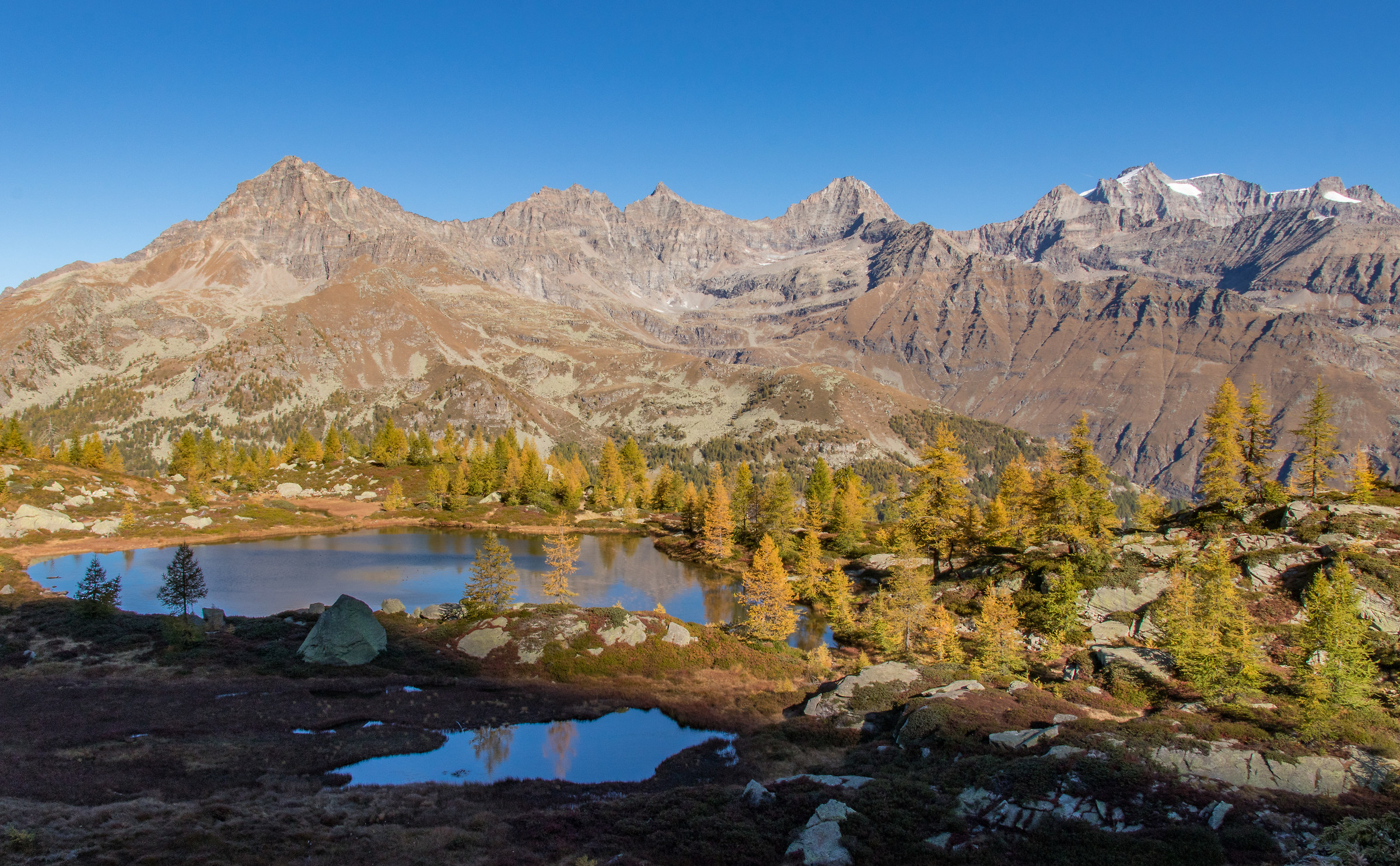 Laghetti di Bellagarda e massiccio del Gran Paradiso