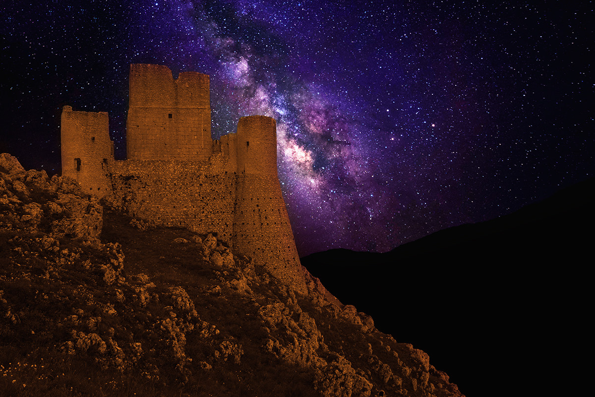 Rocca Calascio con via lattea