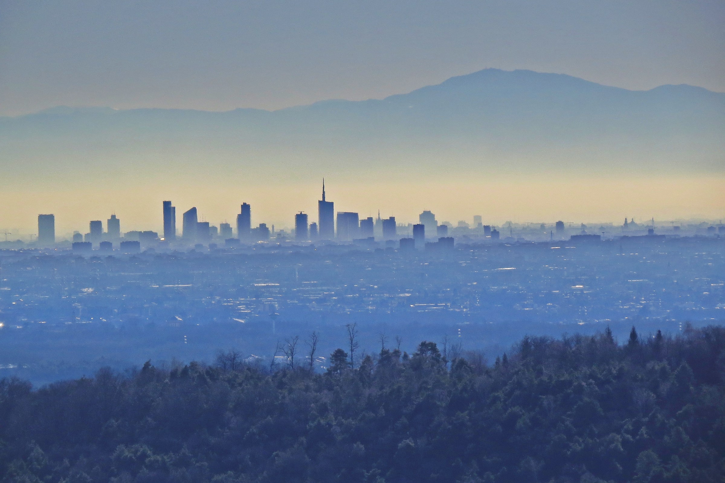 1883 - foruncoli - CO Brunate, il profilo di Milano