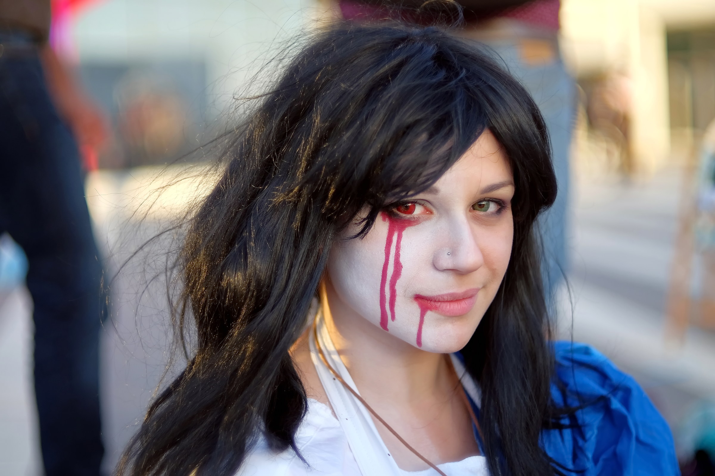 Cosplayer dall'occhio iniettato di sangue