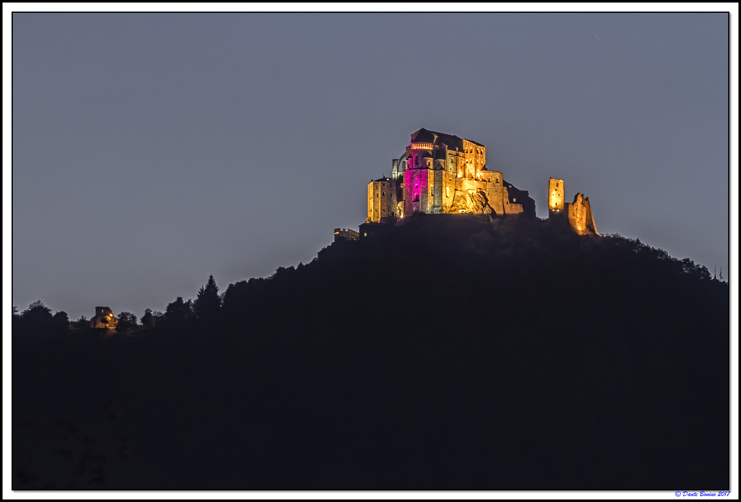 Sacra di San Michele in rosa