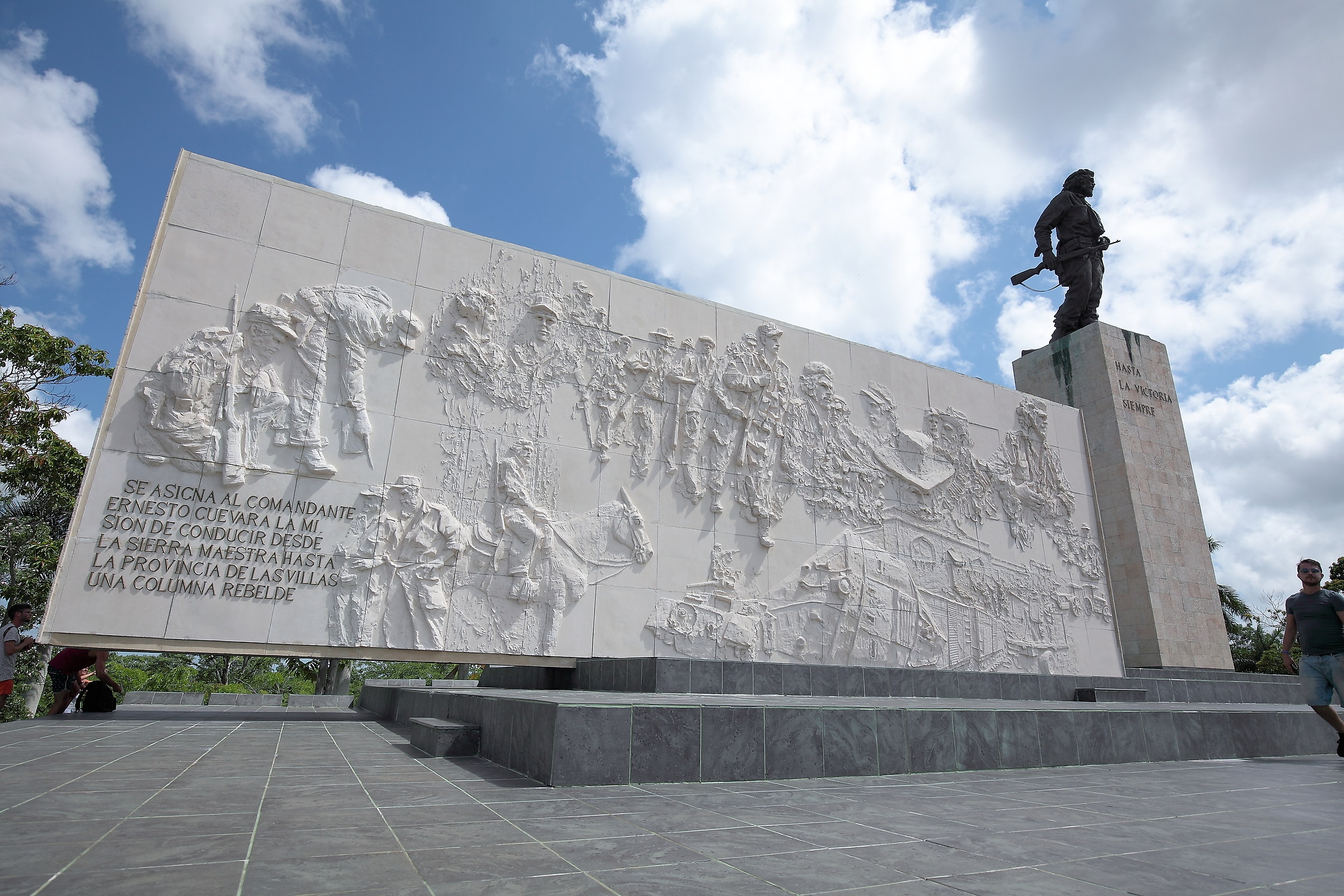 Al comandante Che Guevara, hasta la victoria siempre