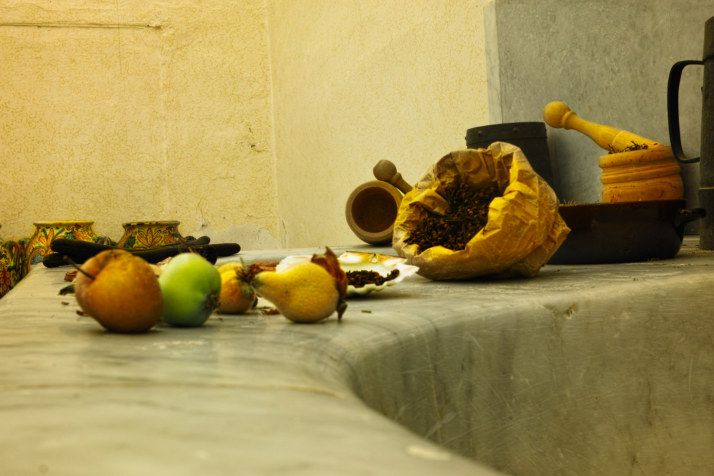 Il banco dello Speziale, Toscana 1500.