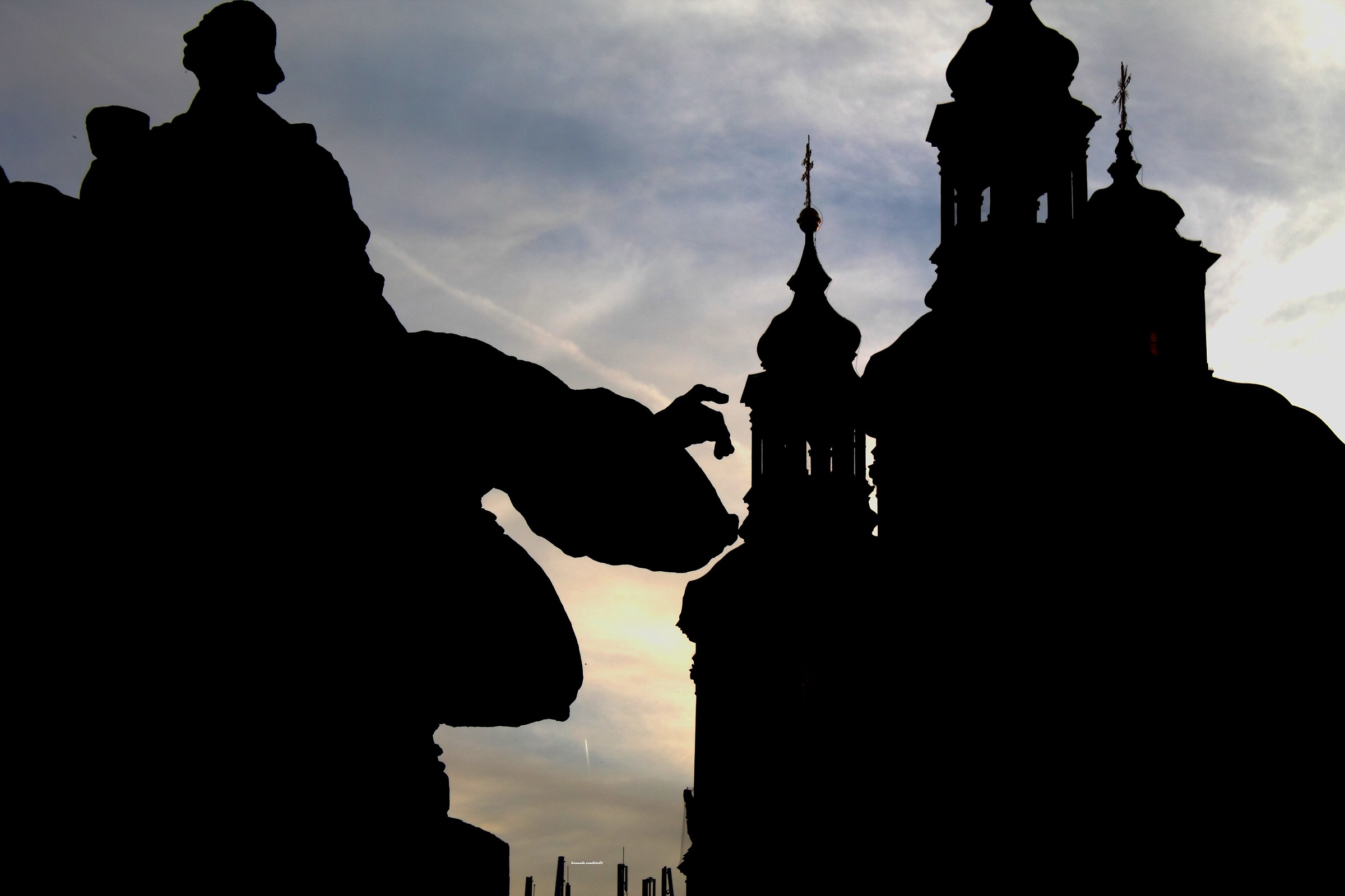 Hands over the city ..