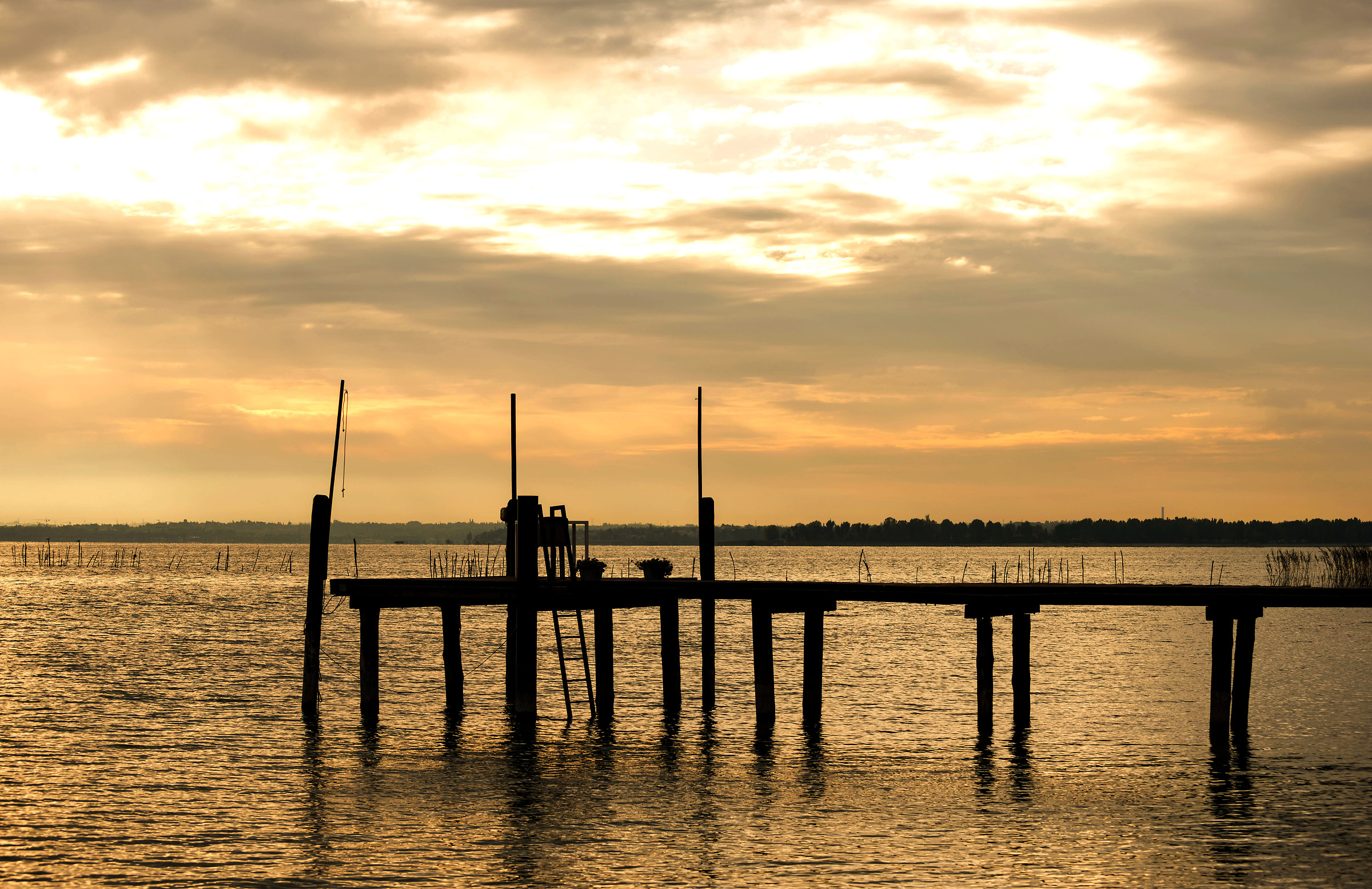 L'alba sul lago di Garda