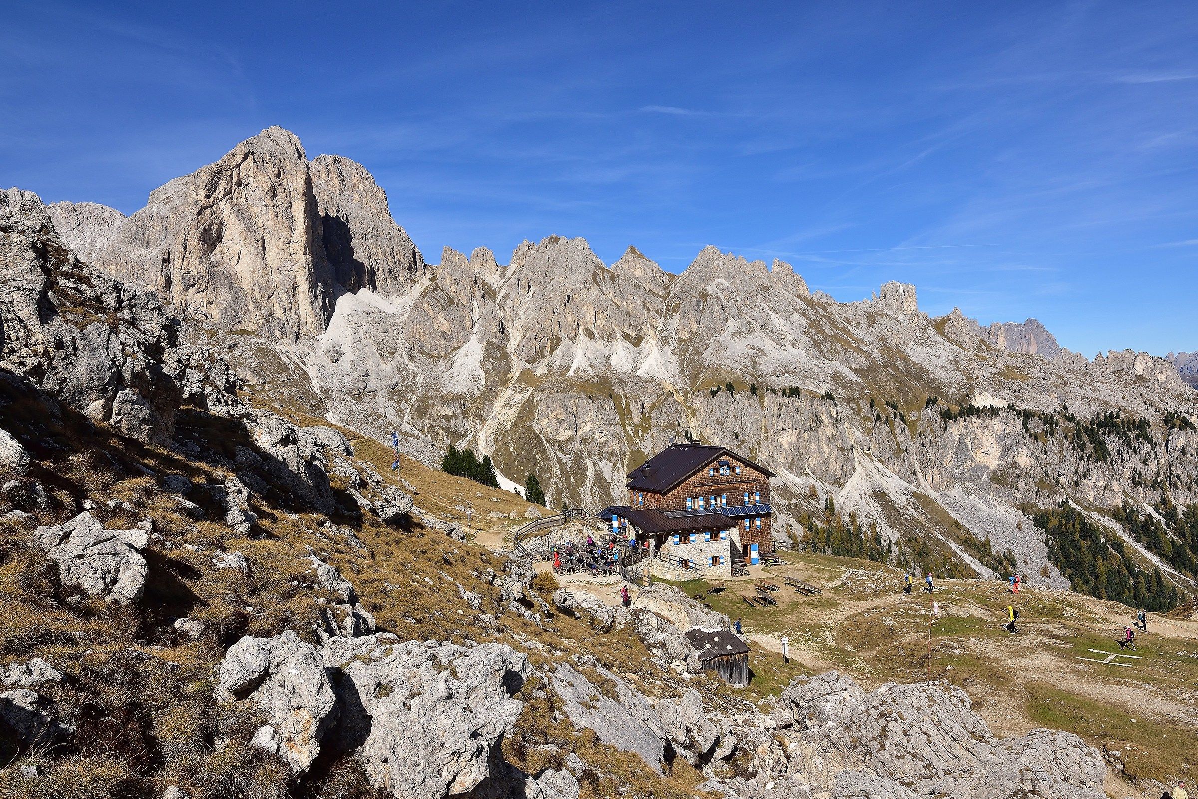 Rifugio Roda di Vael  2.283 m.  (foto 1 di 2)