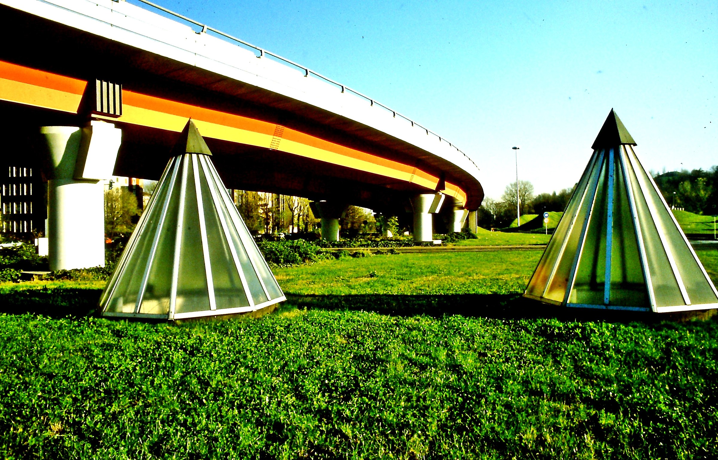 534 - diverse geometrie- MI Milano Piazza Kennedy