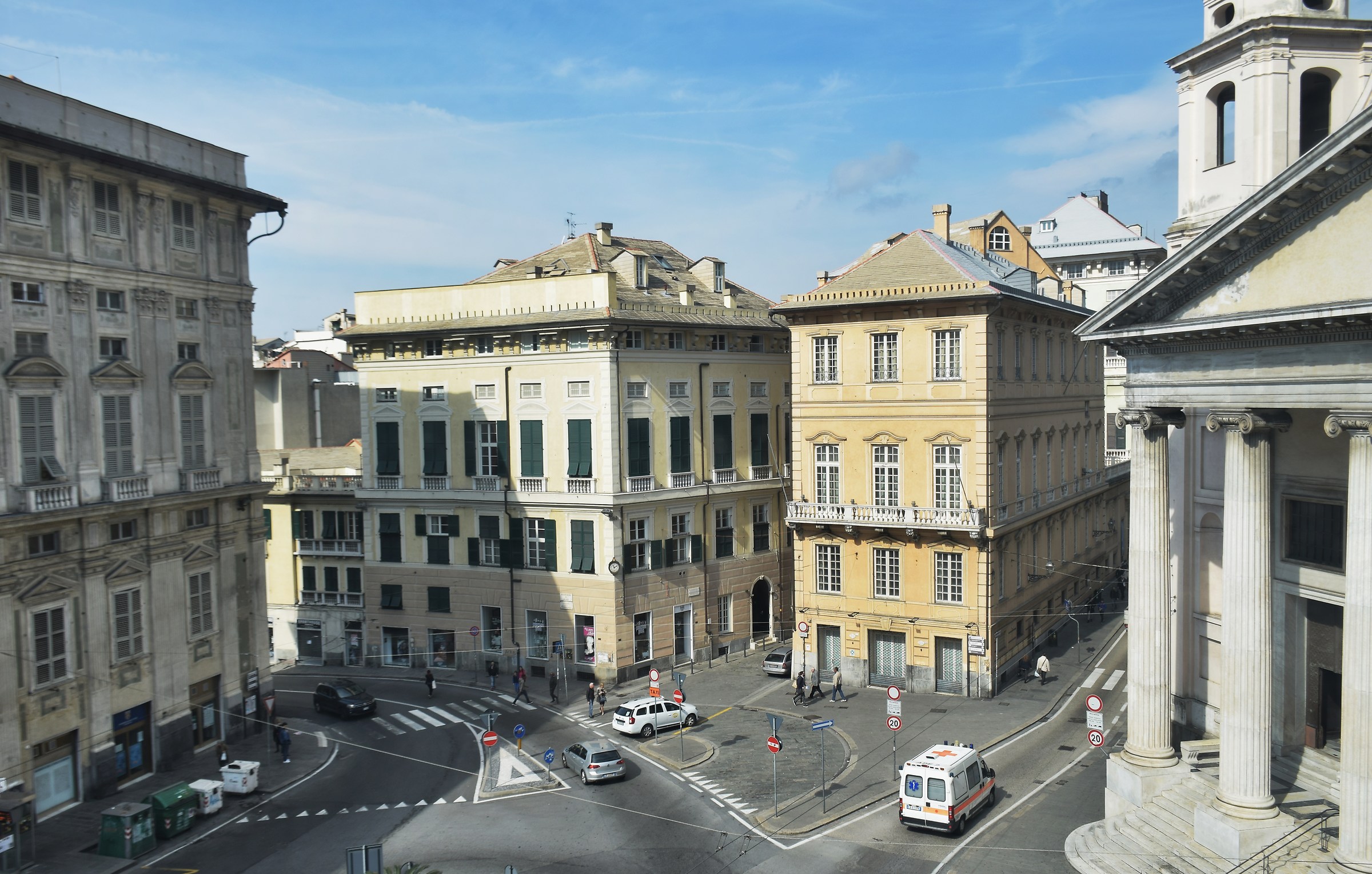 rolly days - streets and palaces to live -