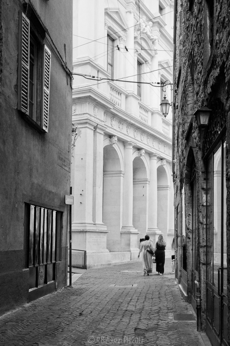 Walking in CityAlta BN