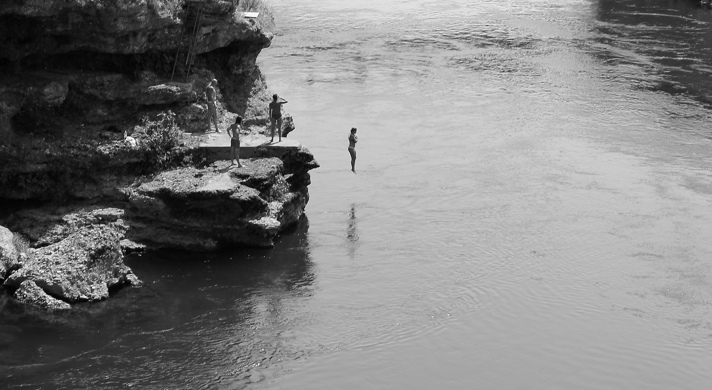 "Levitation" ... not magnetic