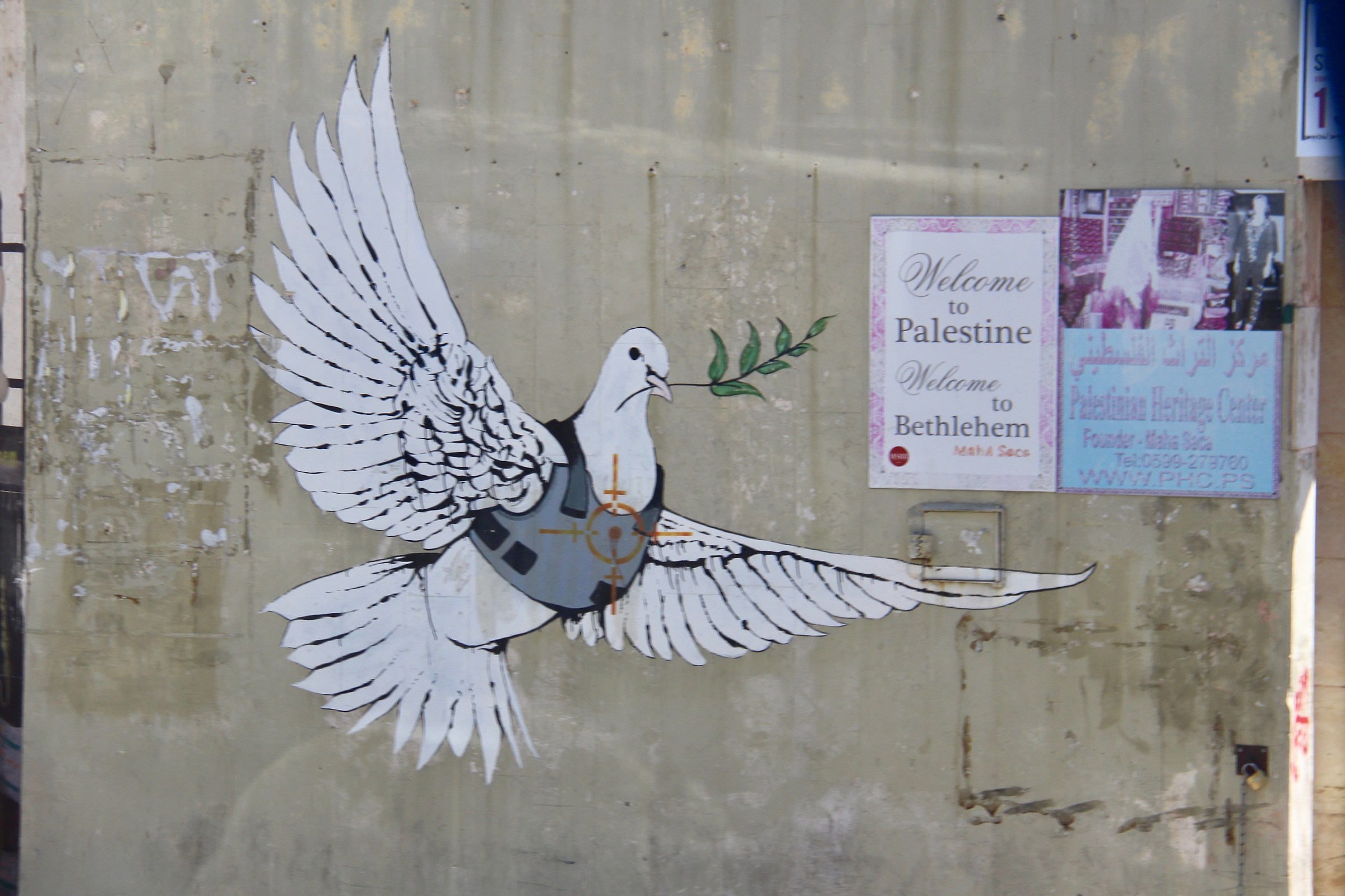 Wall painting dividing Jerusalem from Palestine