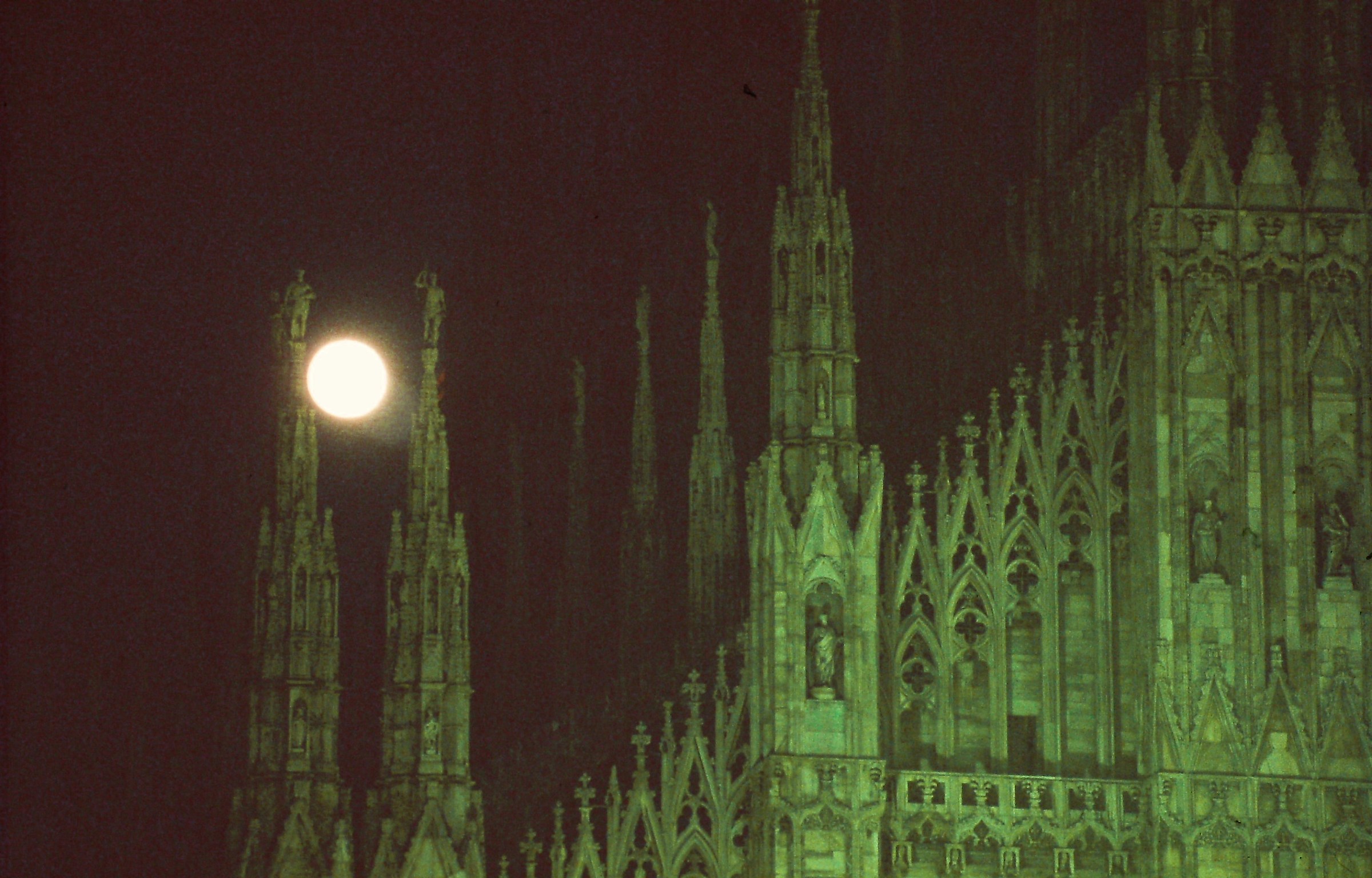 623 - night in dark colors - MI Milan the Duomo