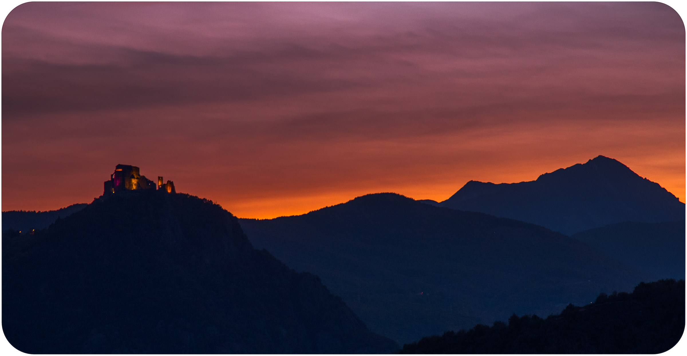 Tramonto rosso alla Sacra di San Michele - Val di Susa