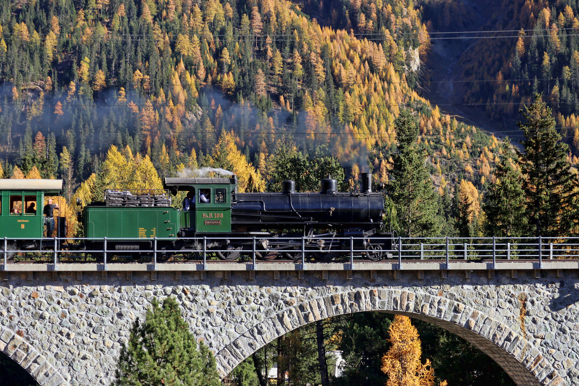 viadotto e locomotiva "Engiadina Rh.B.108"
