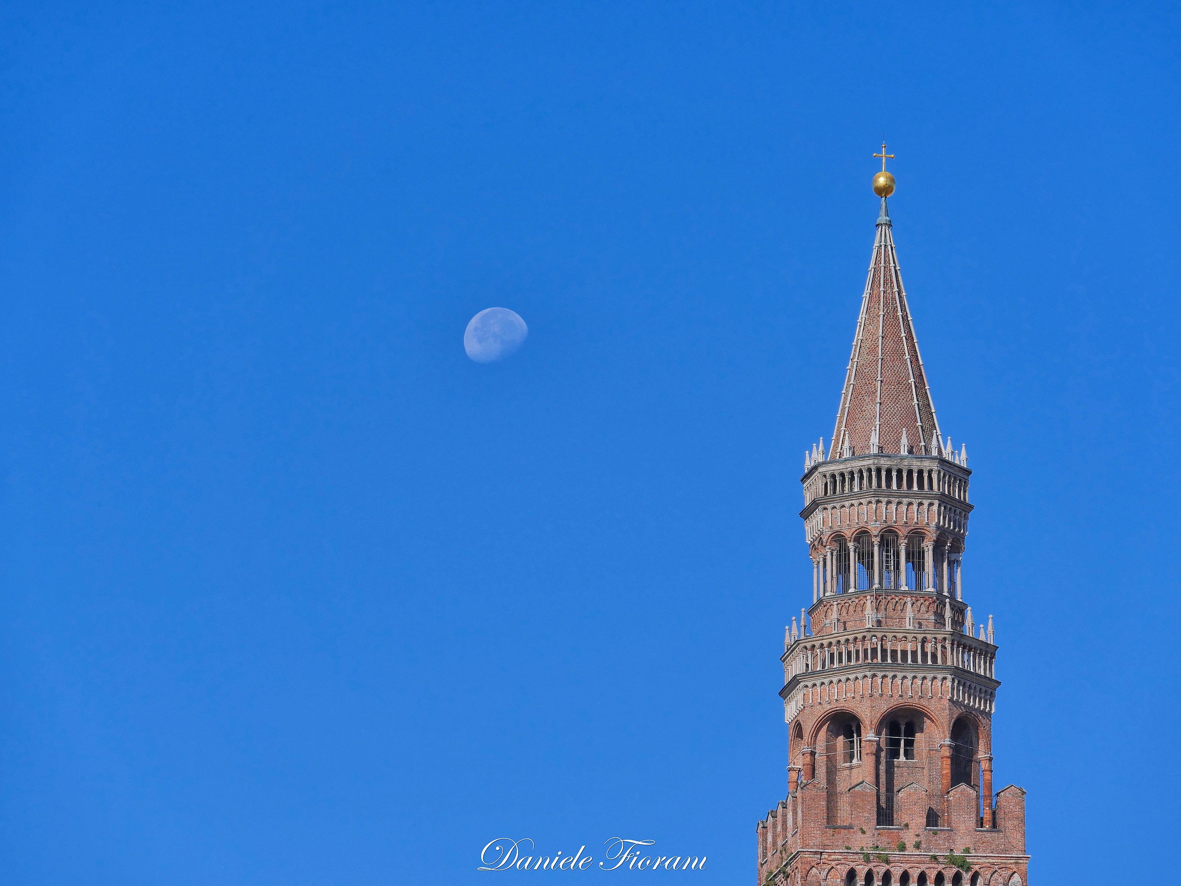 Cremona: the tidal wave and the moon