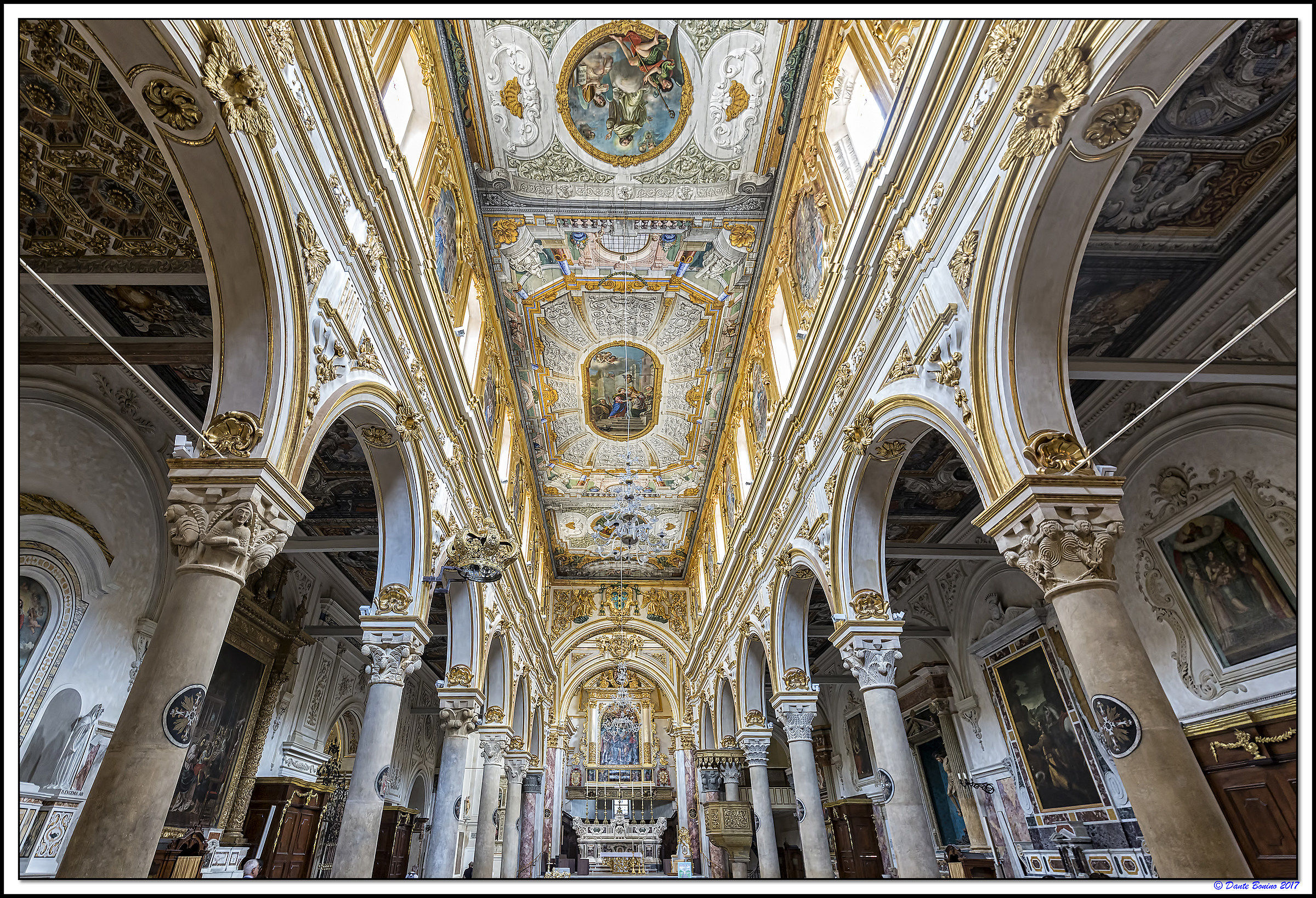The wooden roof, the treasures of the cathedral