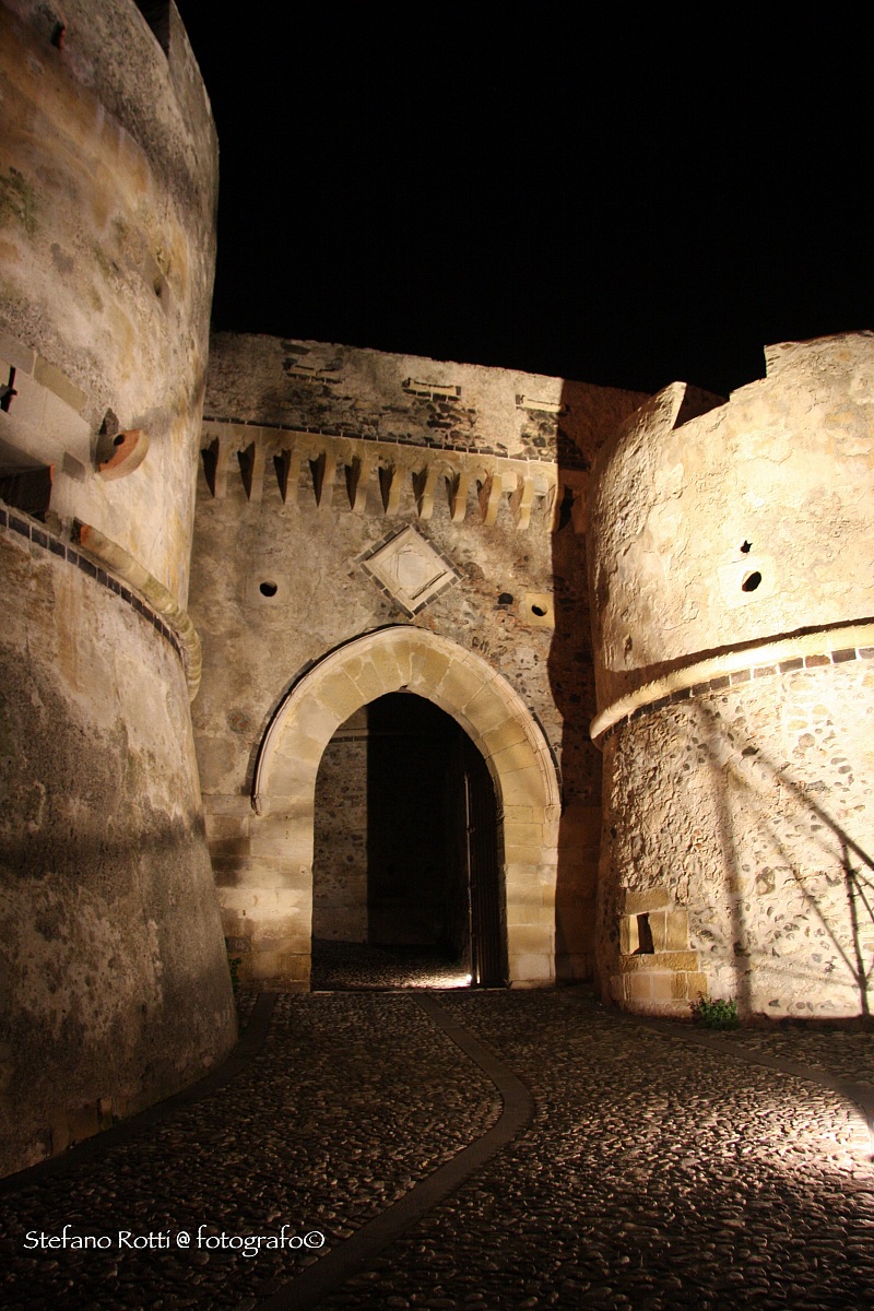 1 input Aragonese walls